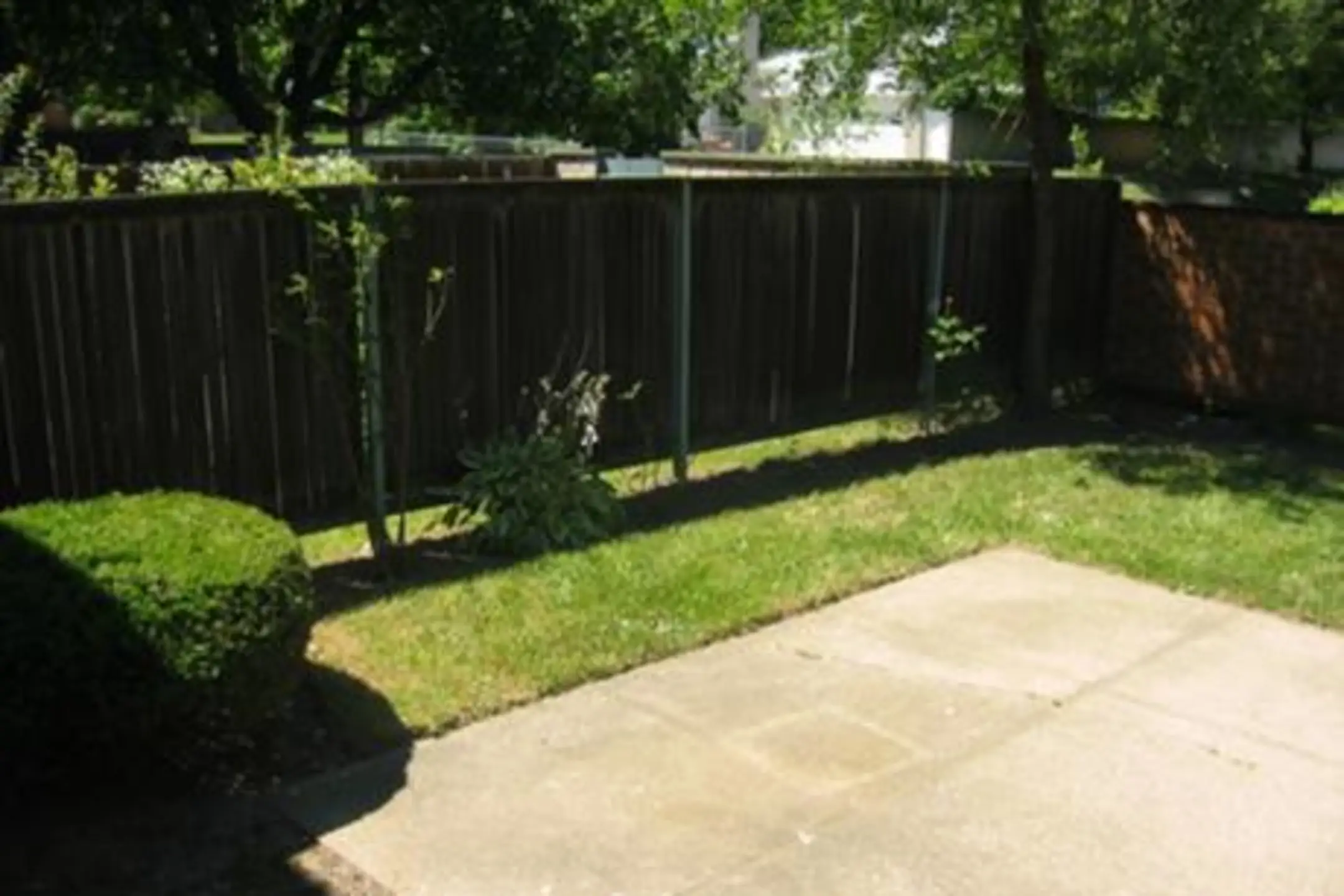 The Cloisters Townhouses 825 Broadacre Ave Clawson, MI Apartments