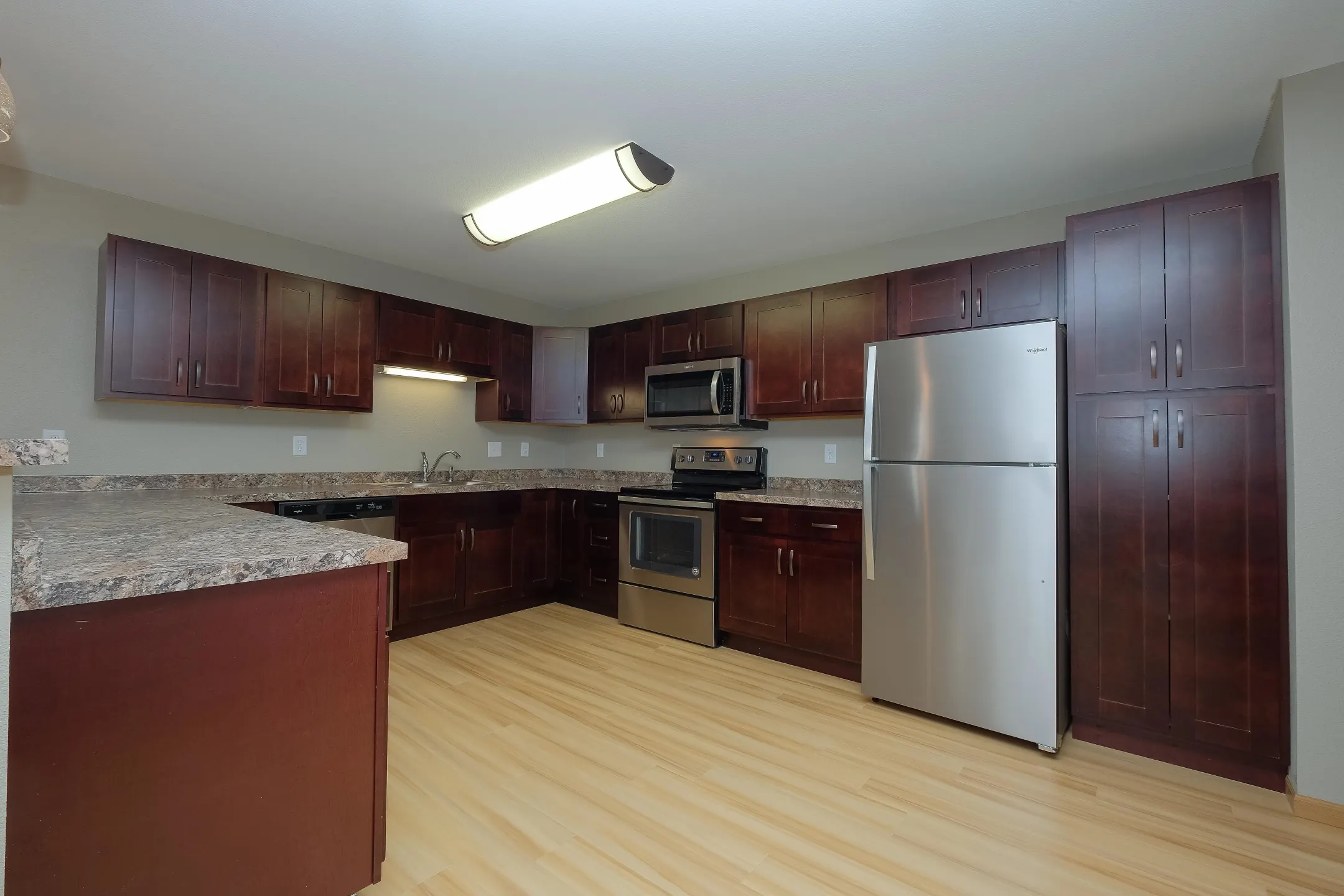 Kitchen - Urban Plains Apartments - Fargo, ND