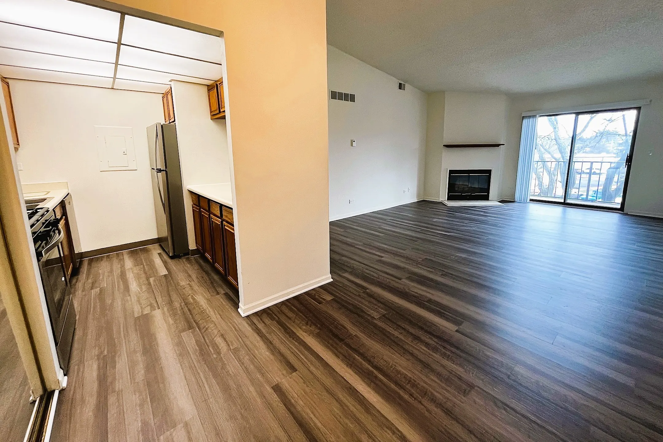 Willows of Wheaton Apartments 2019 N Main St Wheaton, IL Apartments