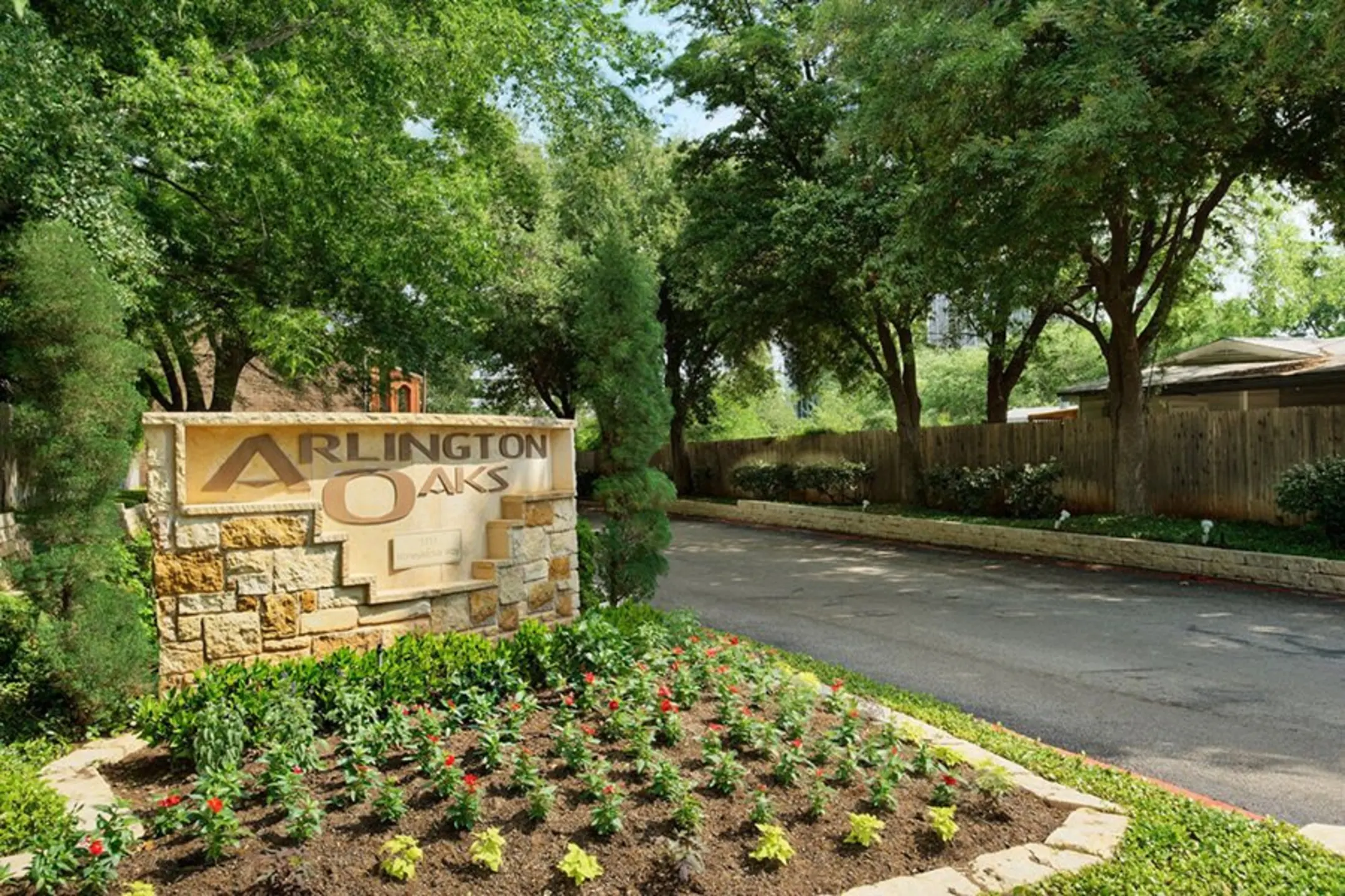 Community Signage - Arlington Oaks - Arlington, TX