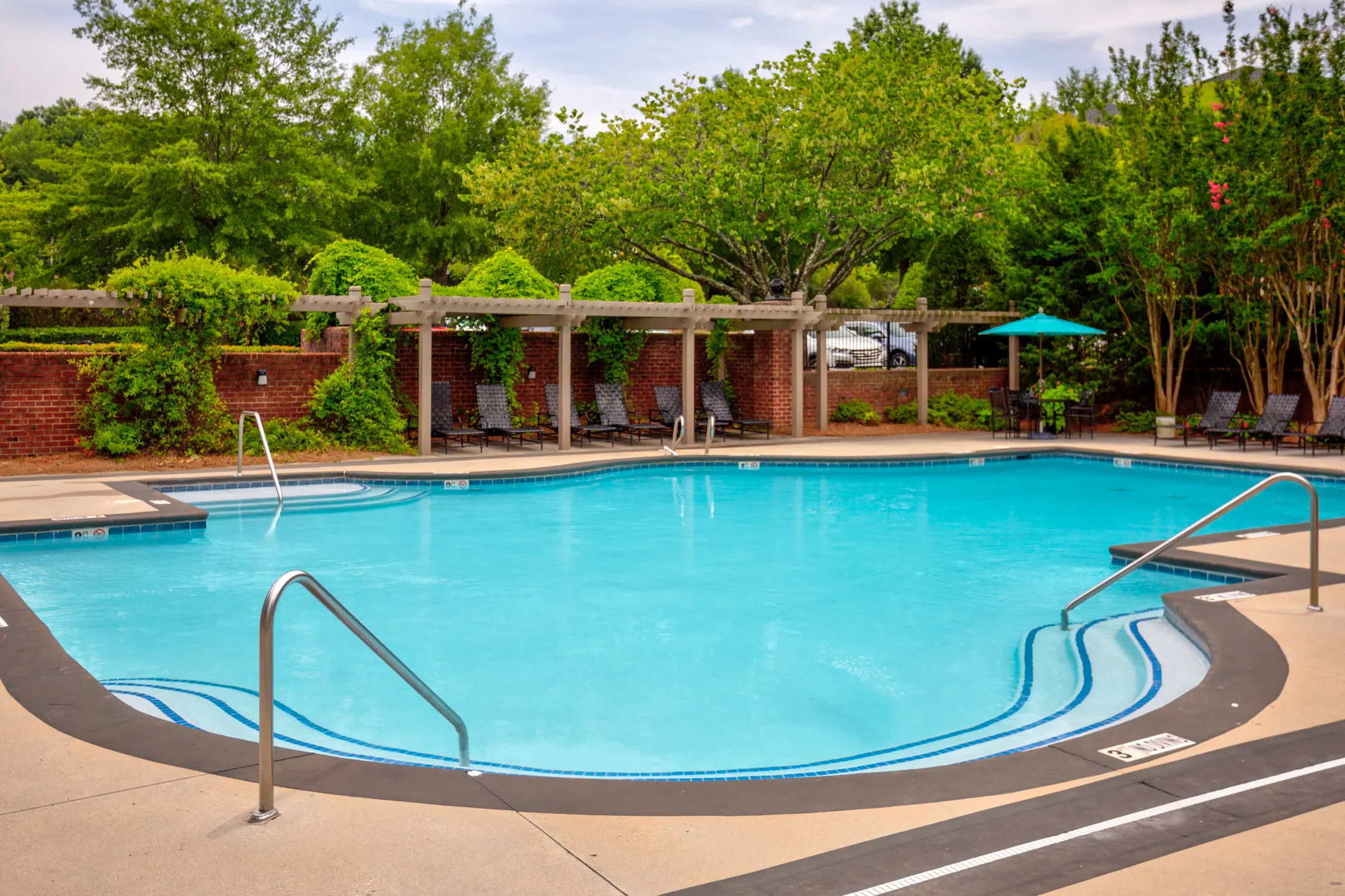 Deep River Pointe Apartments - High Point, NC 27265