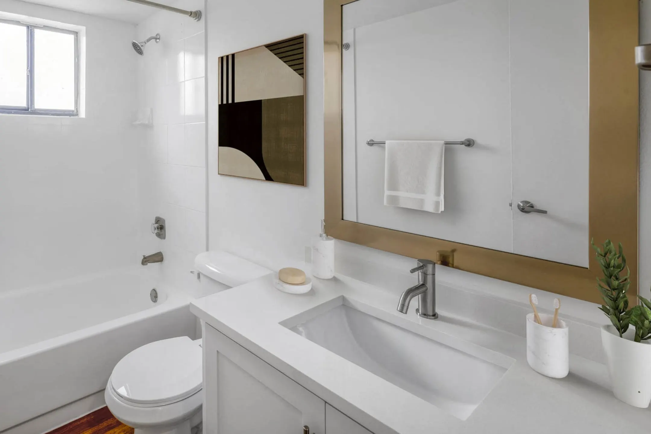 Bathroom - Horizons North Apartments - Miami, FL
