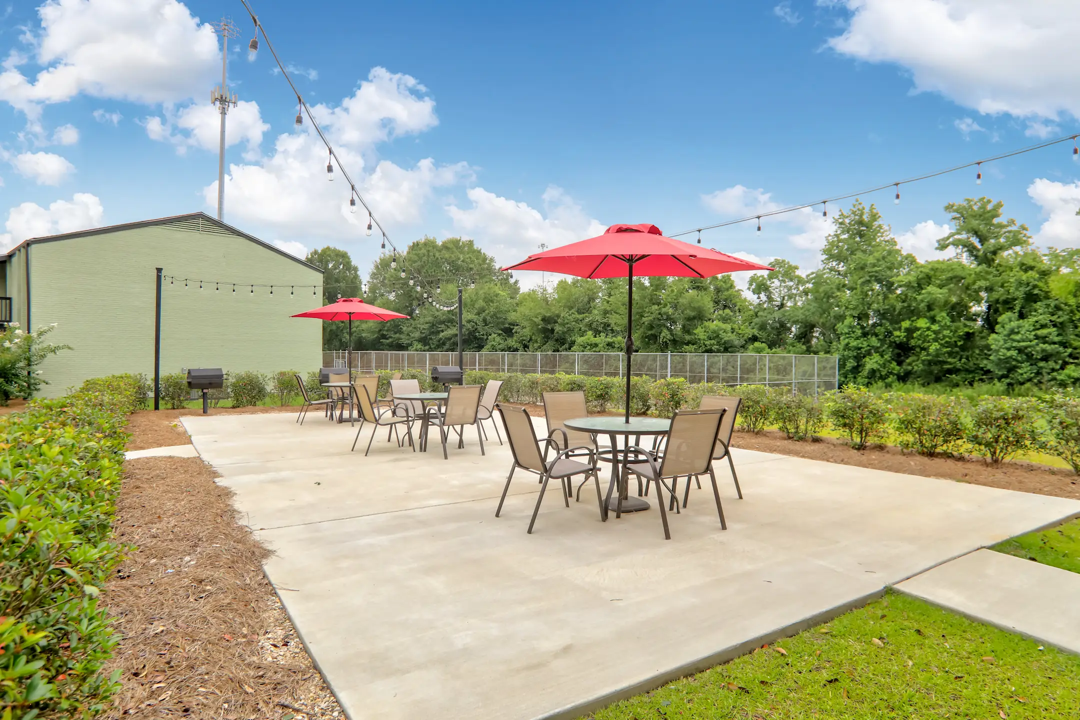 Oak Grove Place 2000 Oak Grove Rd Hattiesburg, MS Apartments for