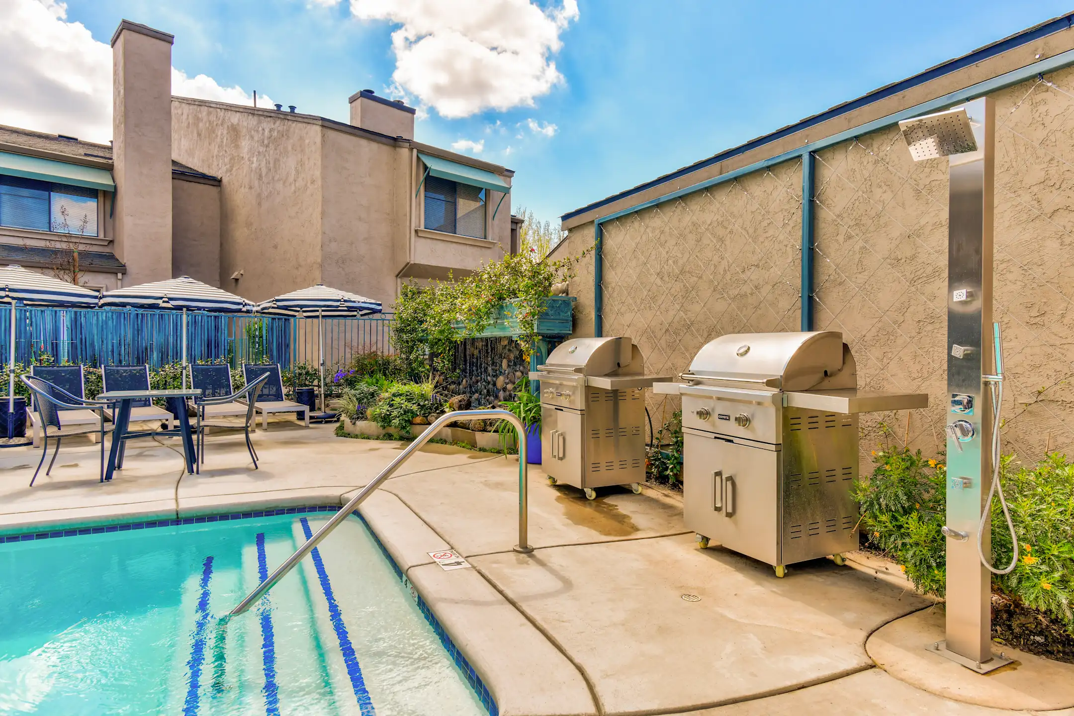 Pool - Quailwood Apartments - Stockton, CA