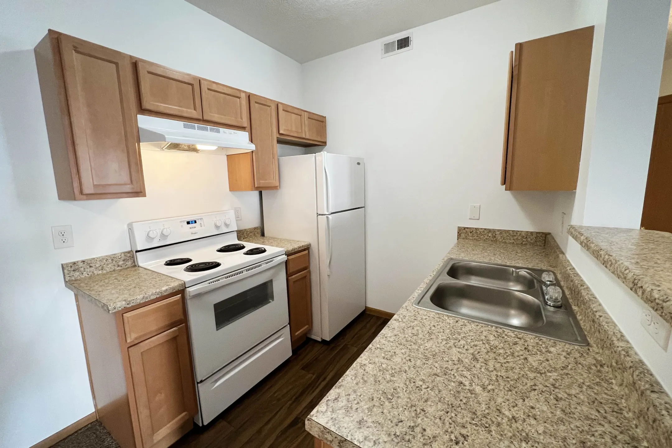 Brookfield Village Apartments - Grove City, OH 43123