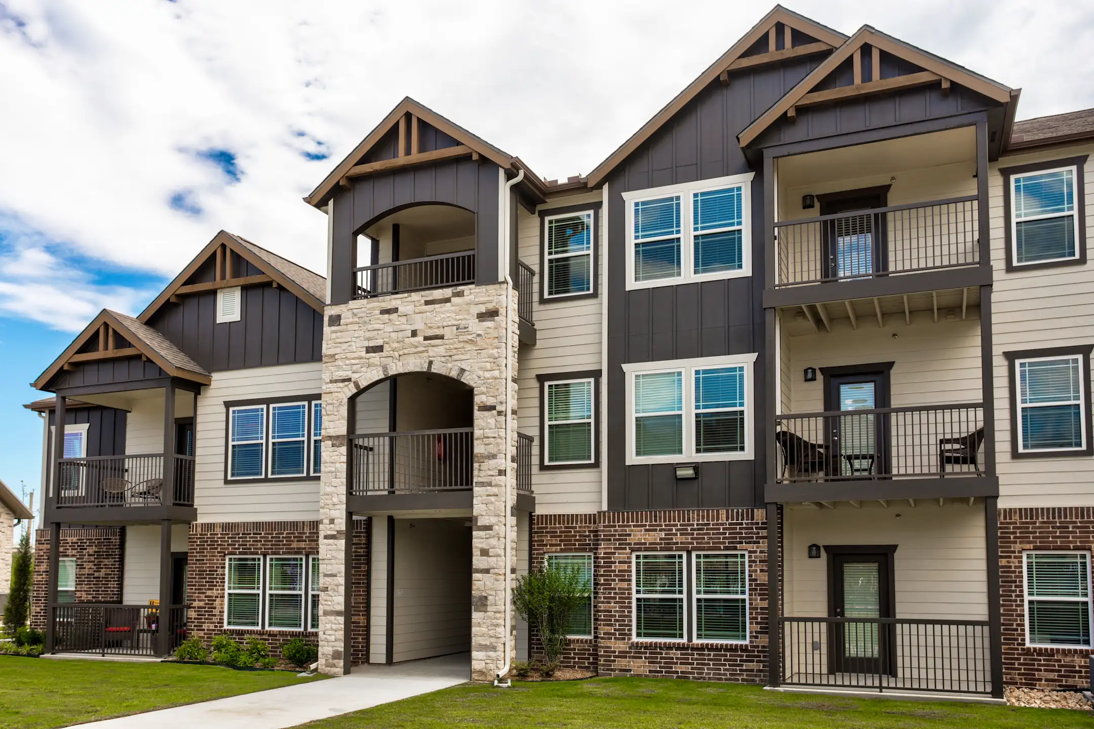Building - Cedar Ridge Apartments - Tulsa, OK