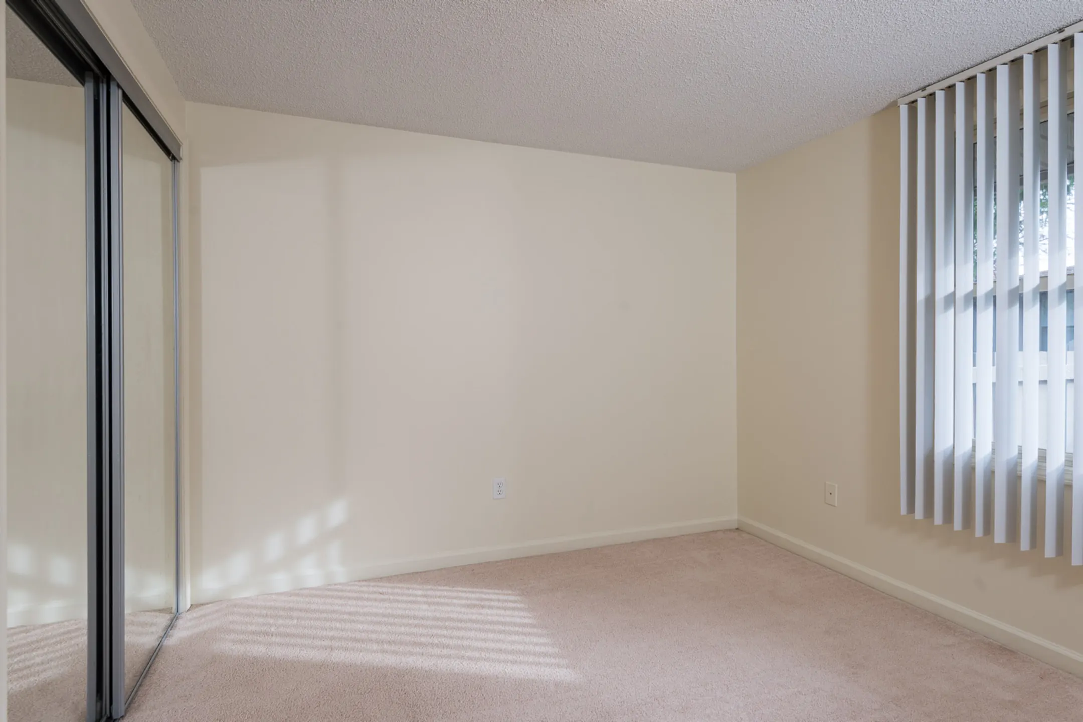 Fox Brook Townhomes 5278 Swstrn Blvd Hamburg, NY Apartments for