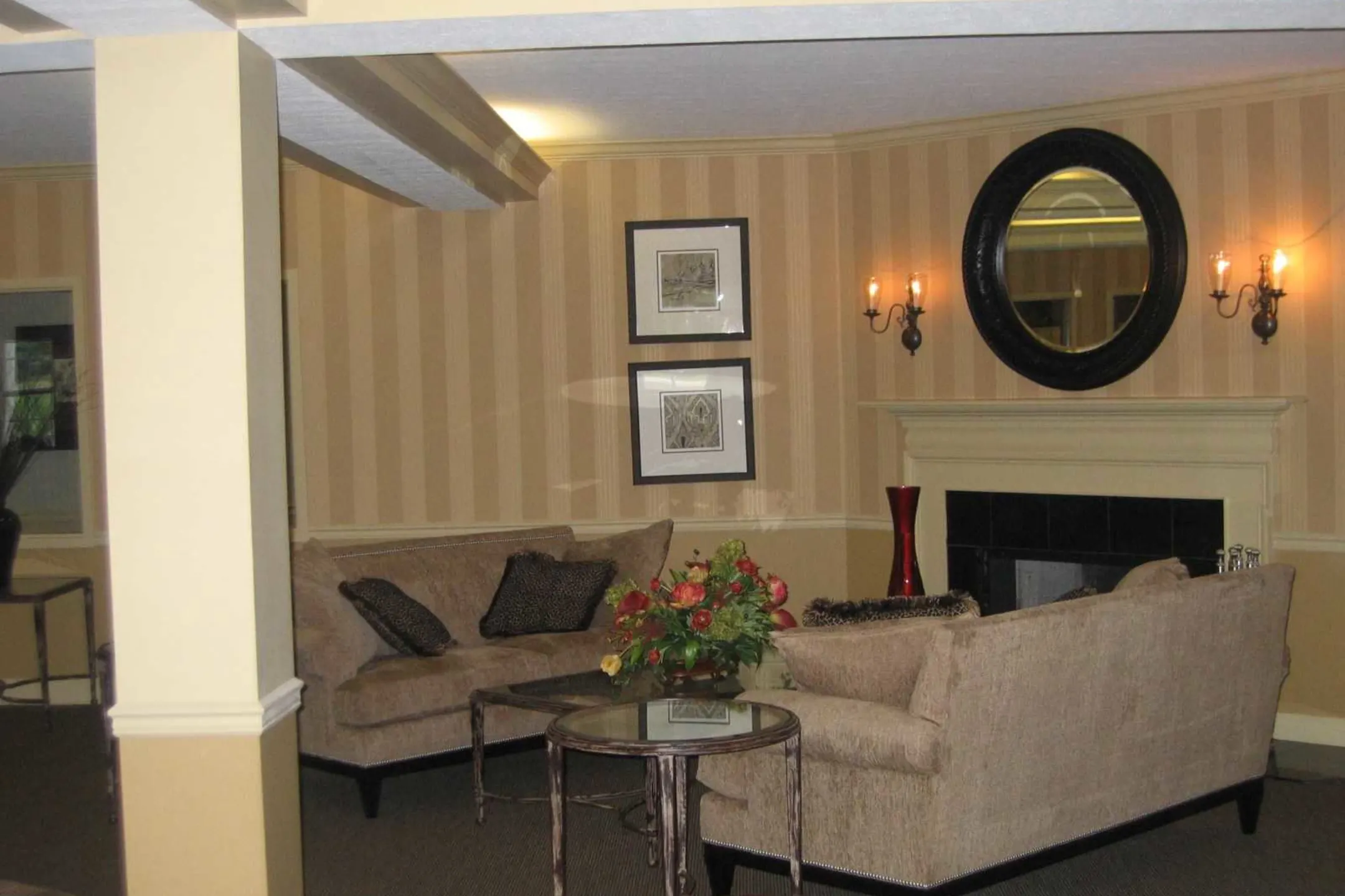 Living Room - The Wellington House - Toledo, OH