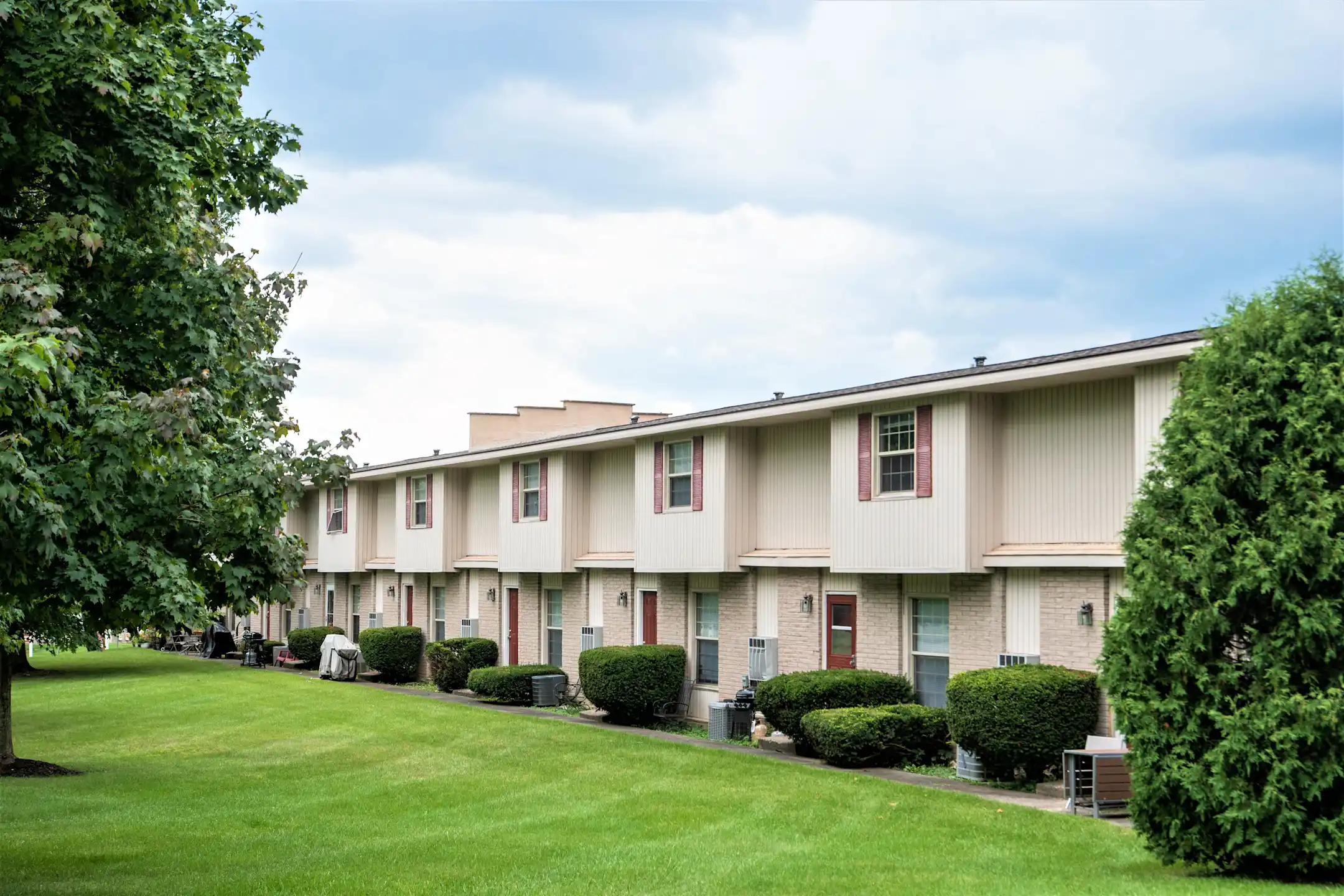 Saddle Club Townhomes Apartments Liverpool, NY 13090