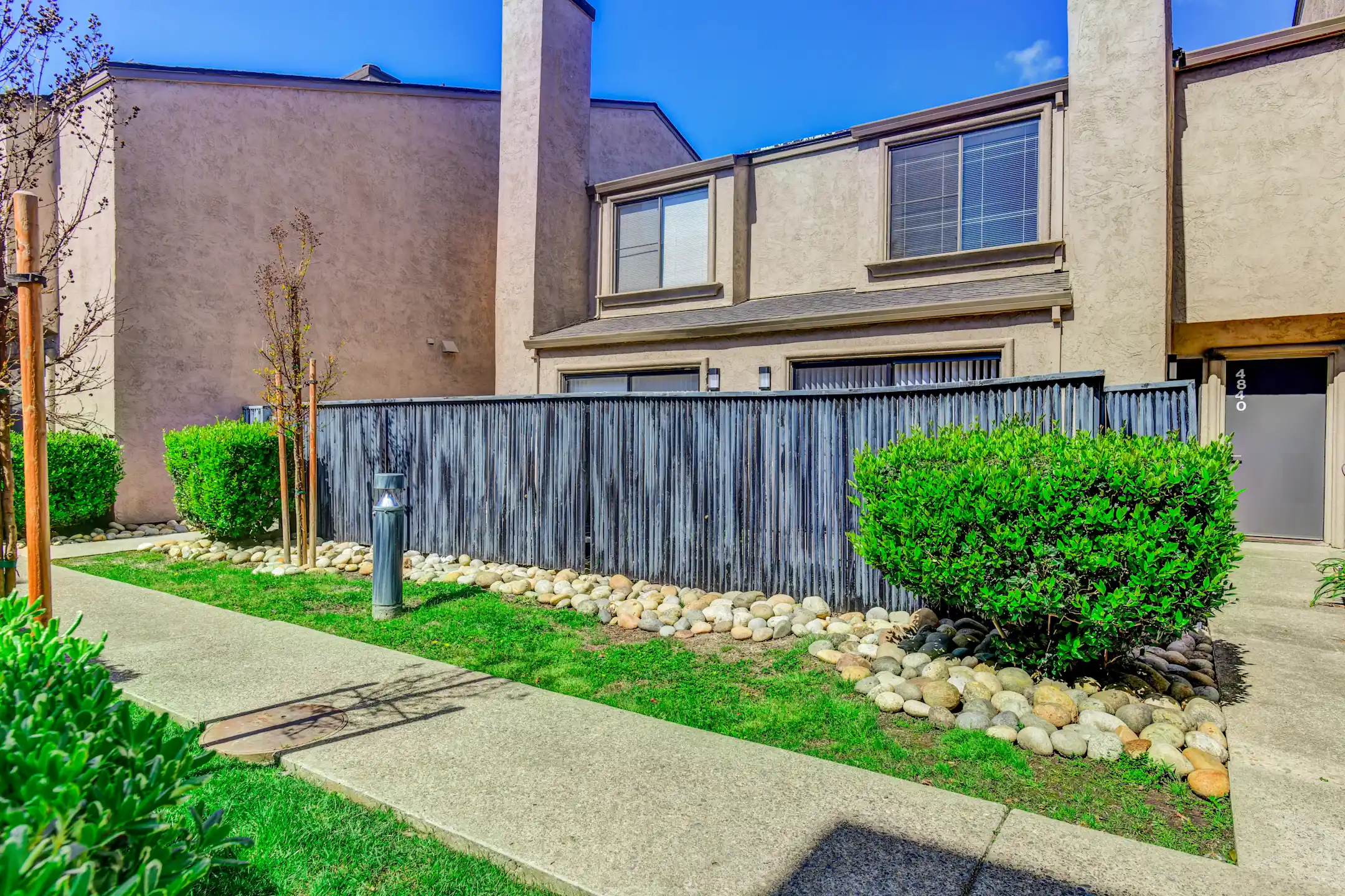 Building - Quailwood Apartments - Stockton, CA