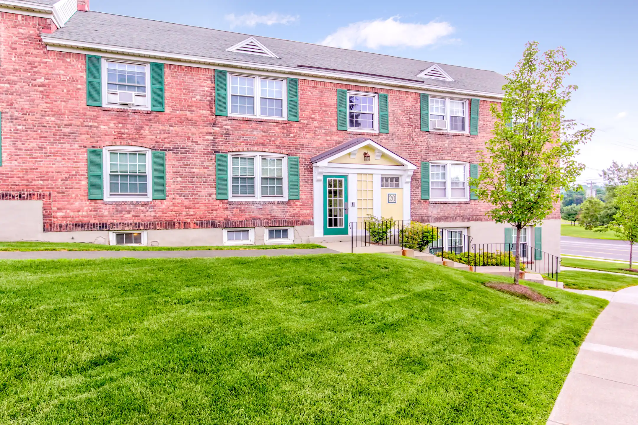 Schuyler Place Apartments 600 Broadway Menands, NY Apartments for