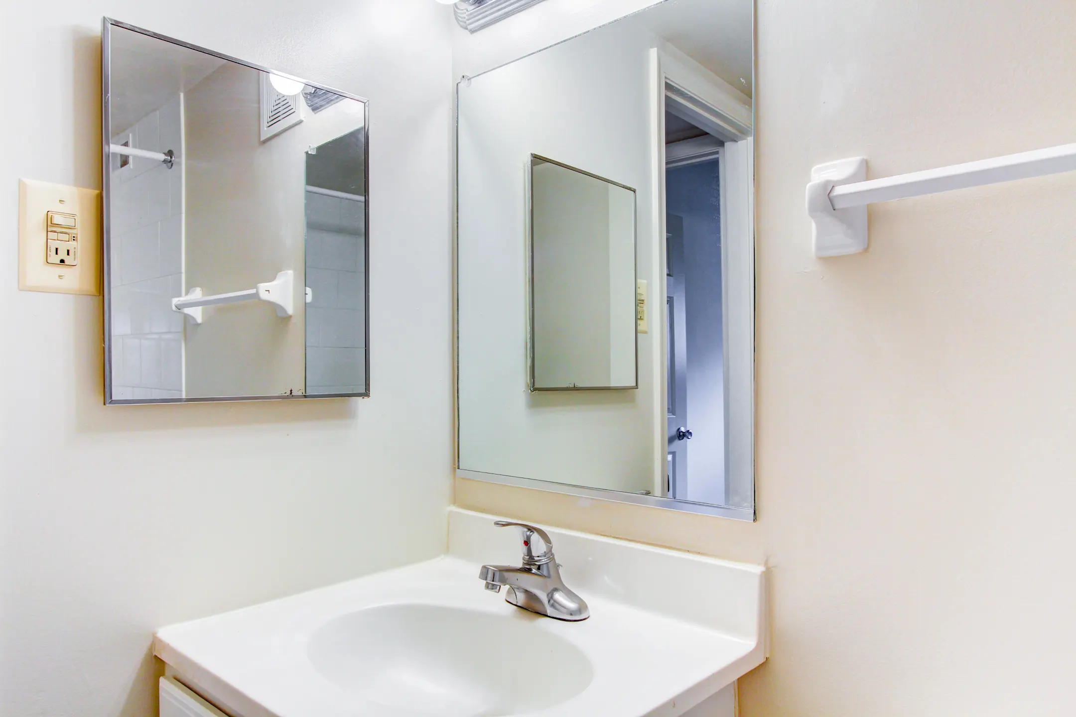Bathroom - Campus Gardens - Hyattsville, MD