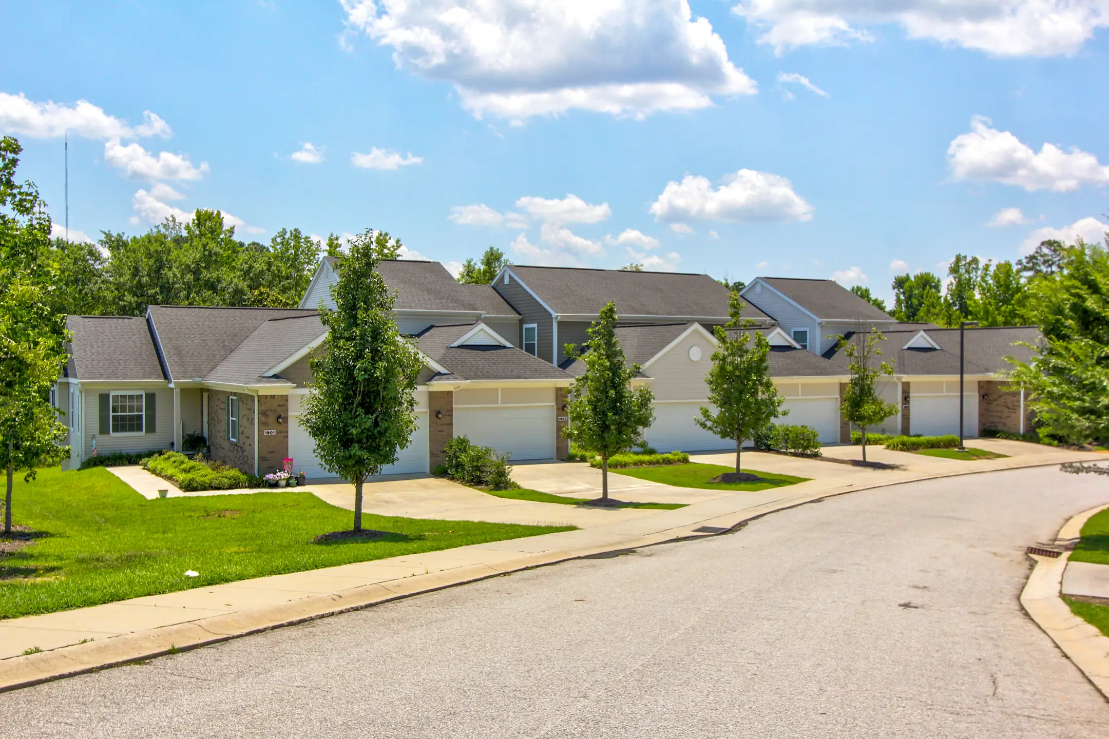 Killian Lakes Apartments & Townhomes 1800 Killian Lakes Dr Columbia