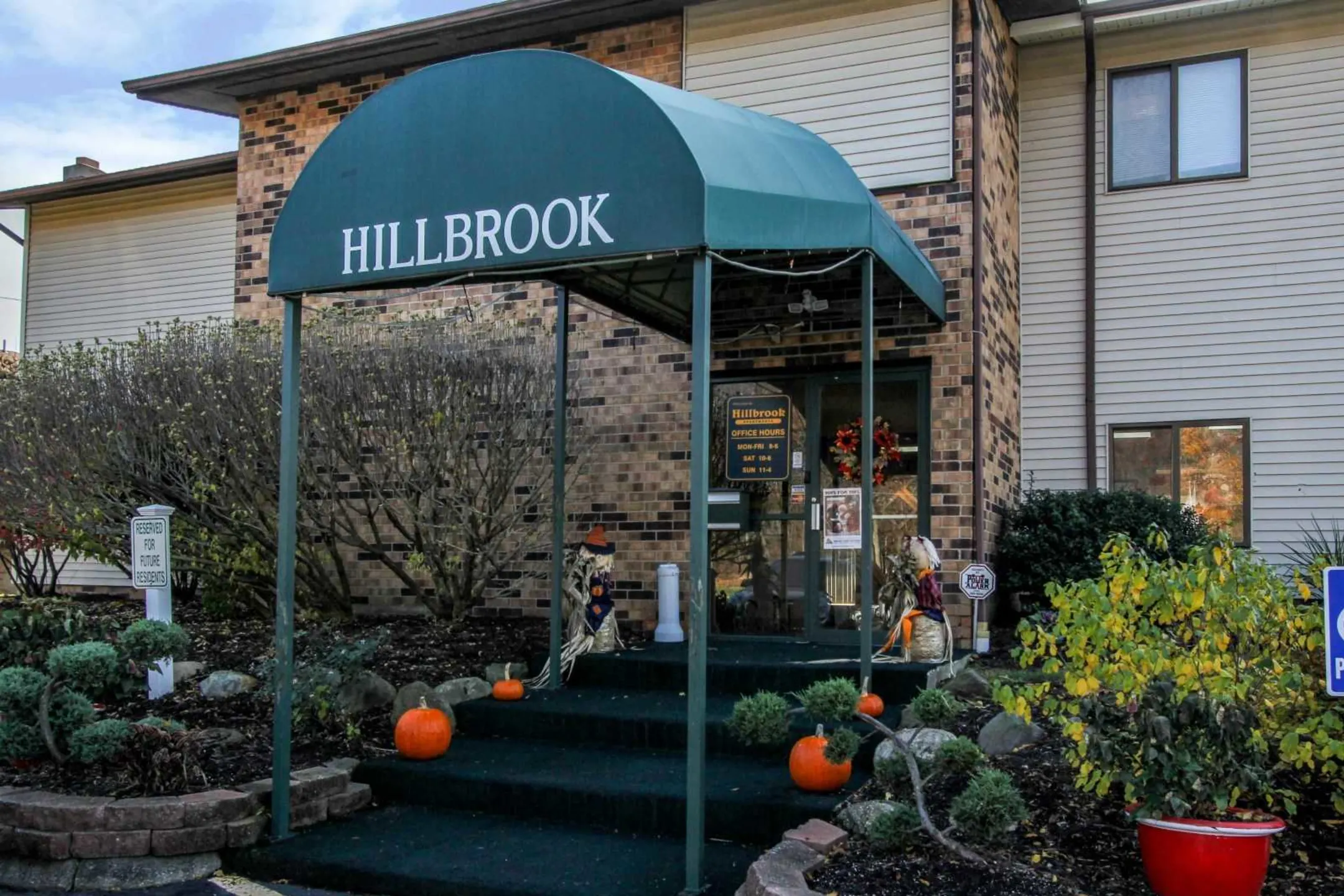 Building - Hillbrook Apartments - Youngstown, OH