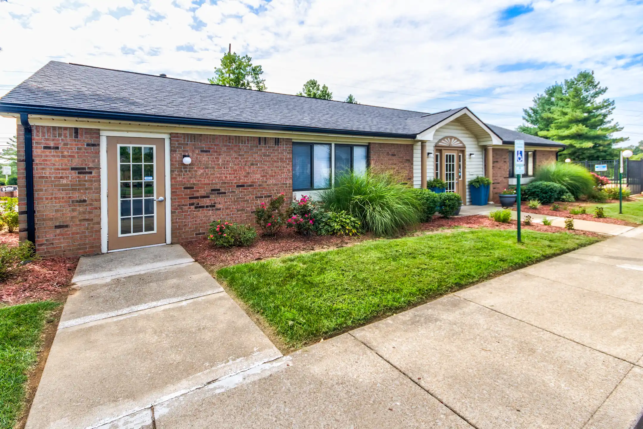 Saddlebrook Apartments Henderson, KY 42420