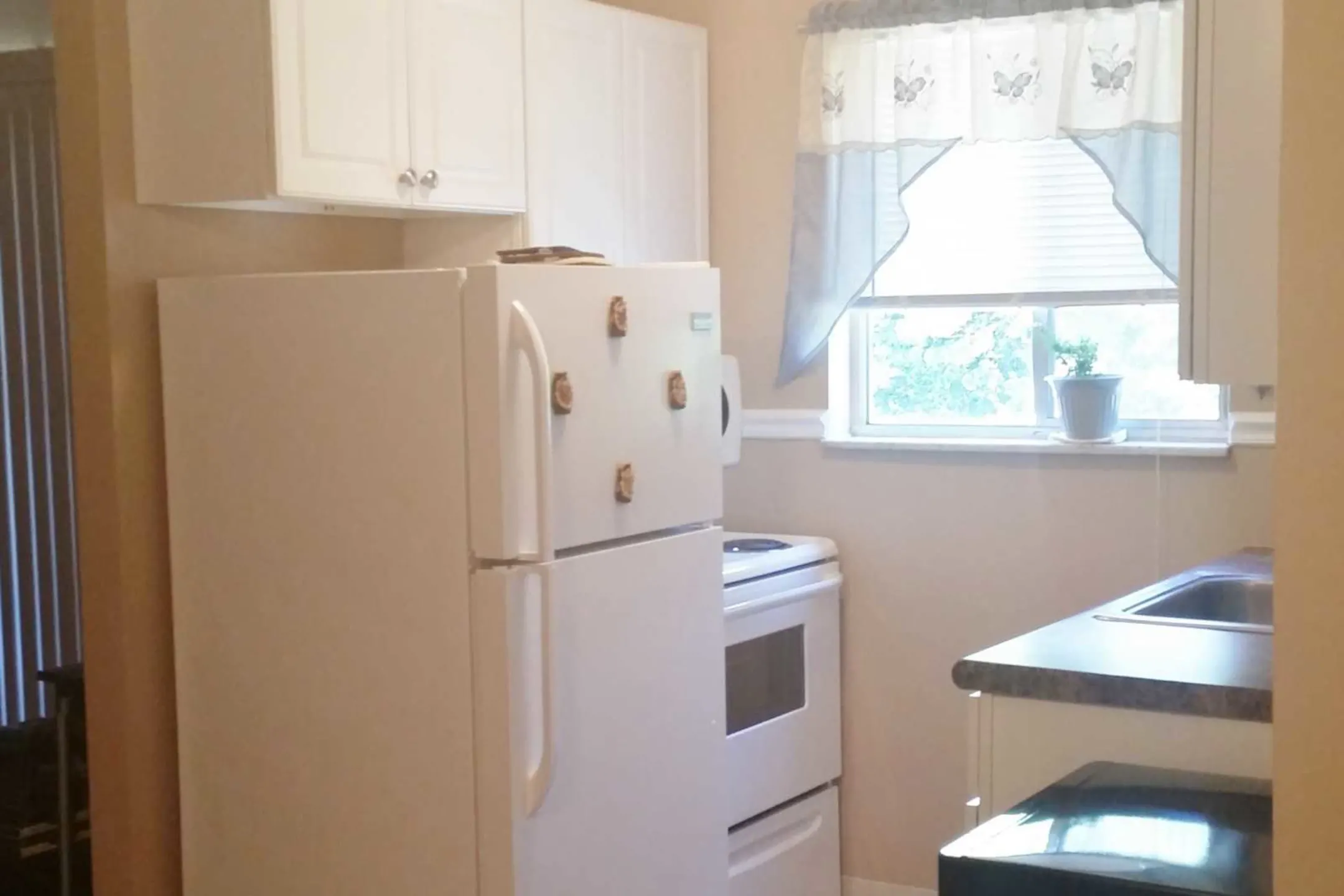 Kitchen - Harbor View Apartments - Addyston, OH