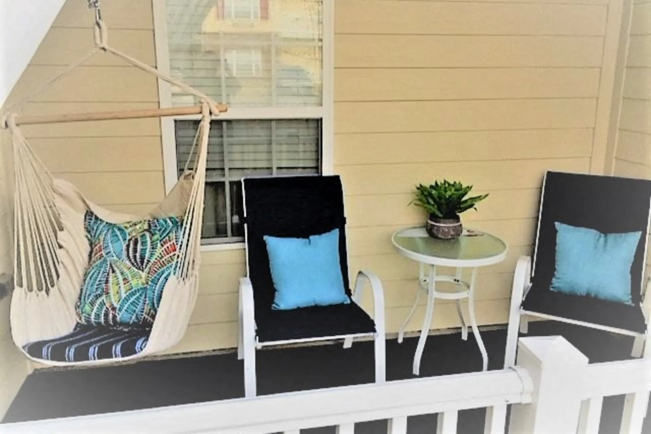 The Charleston Apartments 9951 N Gosling Circle Cordova, TN