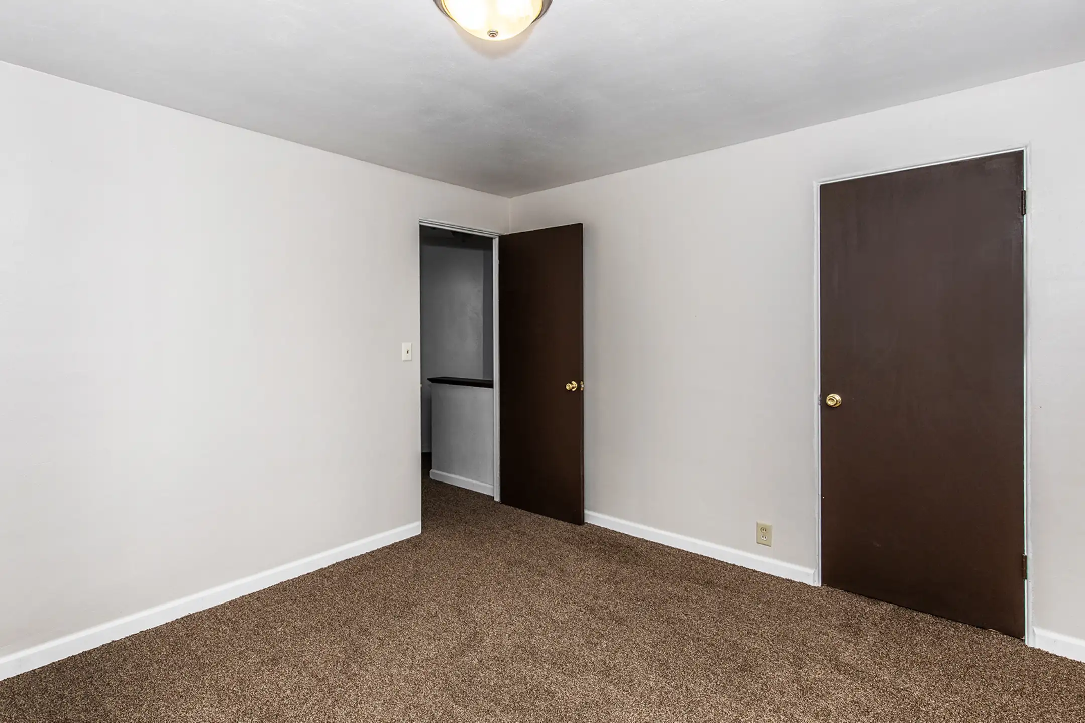 Downtown Town Homes 2124 Grant Street Bettendorf, IA Apartments for