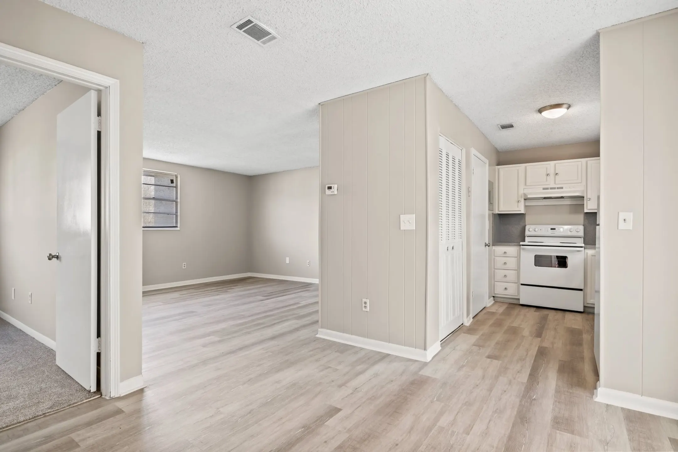 Riverbank Apartment Homes Apartments Jacksonville, FL 32210