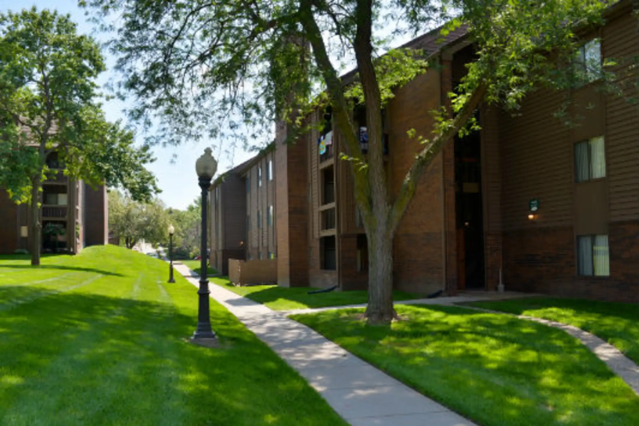 Lake Candlewood Apartments Omaha, NE 68154