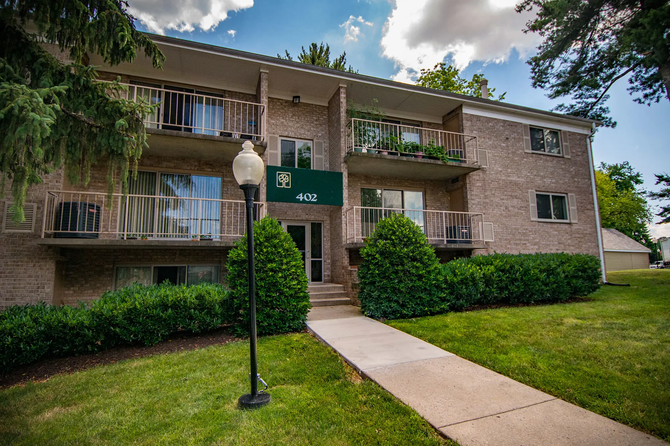 Spring Ridge Apartments 374 N. Summit Avenue Gaithersburg, MD