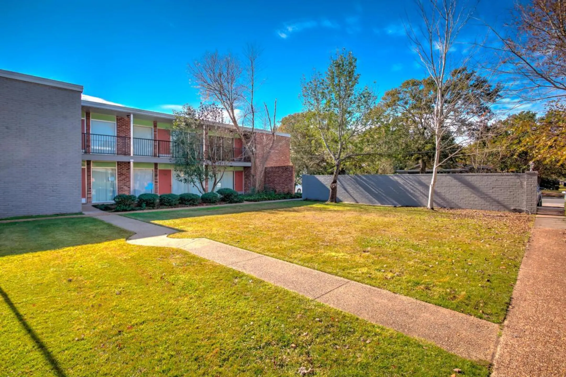 Country Club Apartments 1404 Belair Street Pascagoula, MS