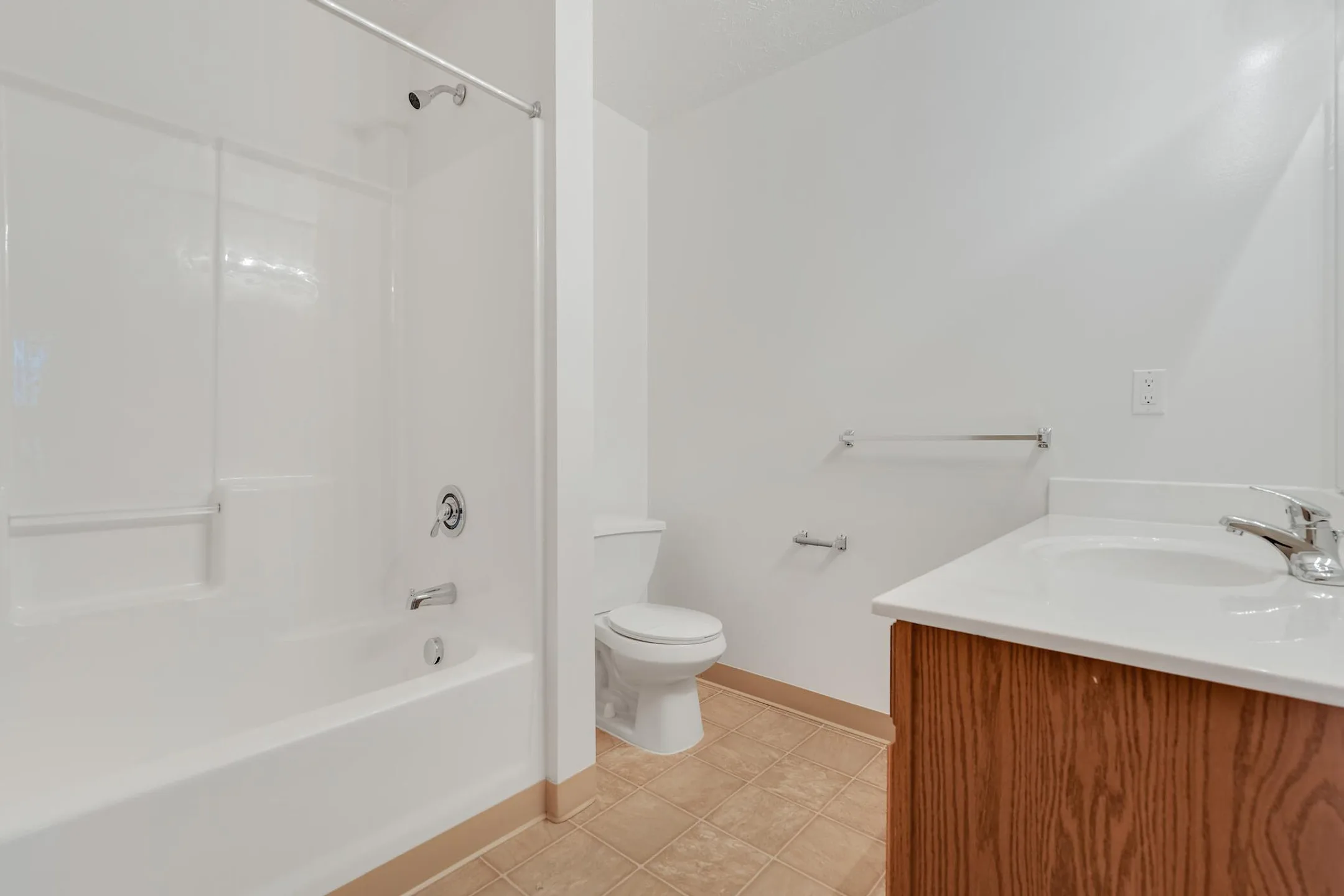 Evergreen Farms Apartments Olmsted Falls, OH 44138