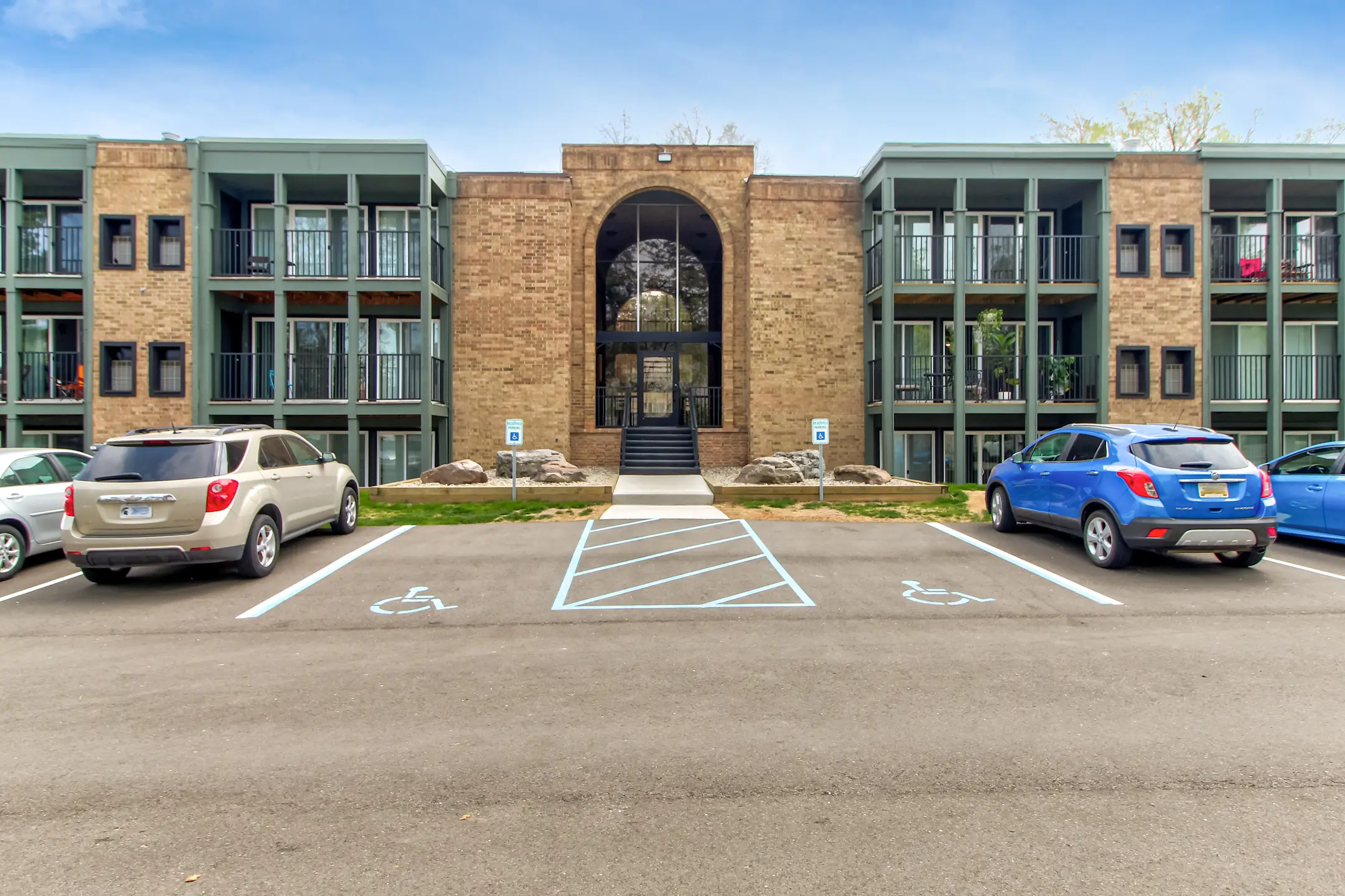 Uptowne Apartments 238 W Saginaw St East Lansing, MI Apartments for