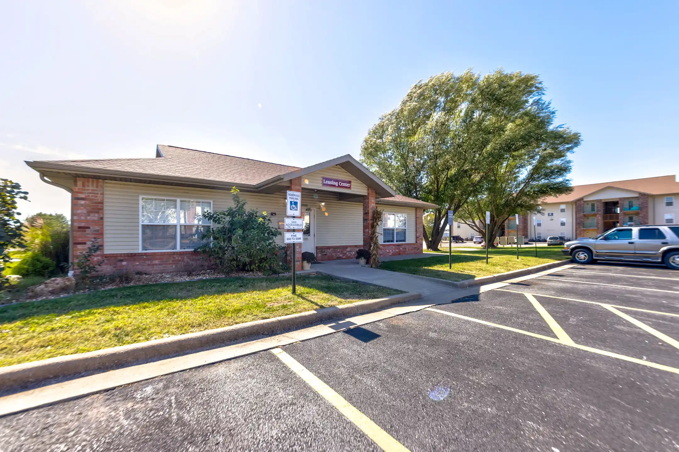 Republic Palms Apartments 1740 E Hamilton Way Republic, MO