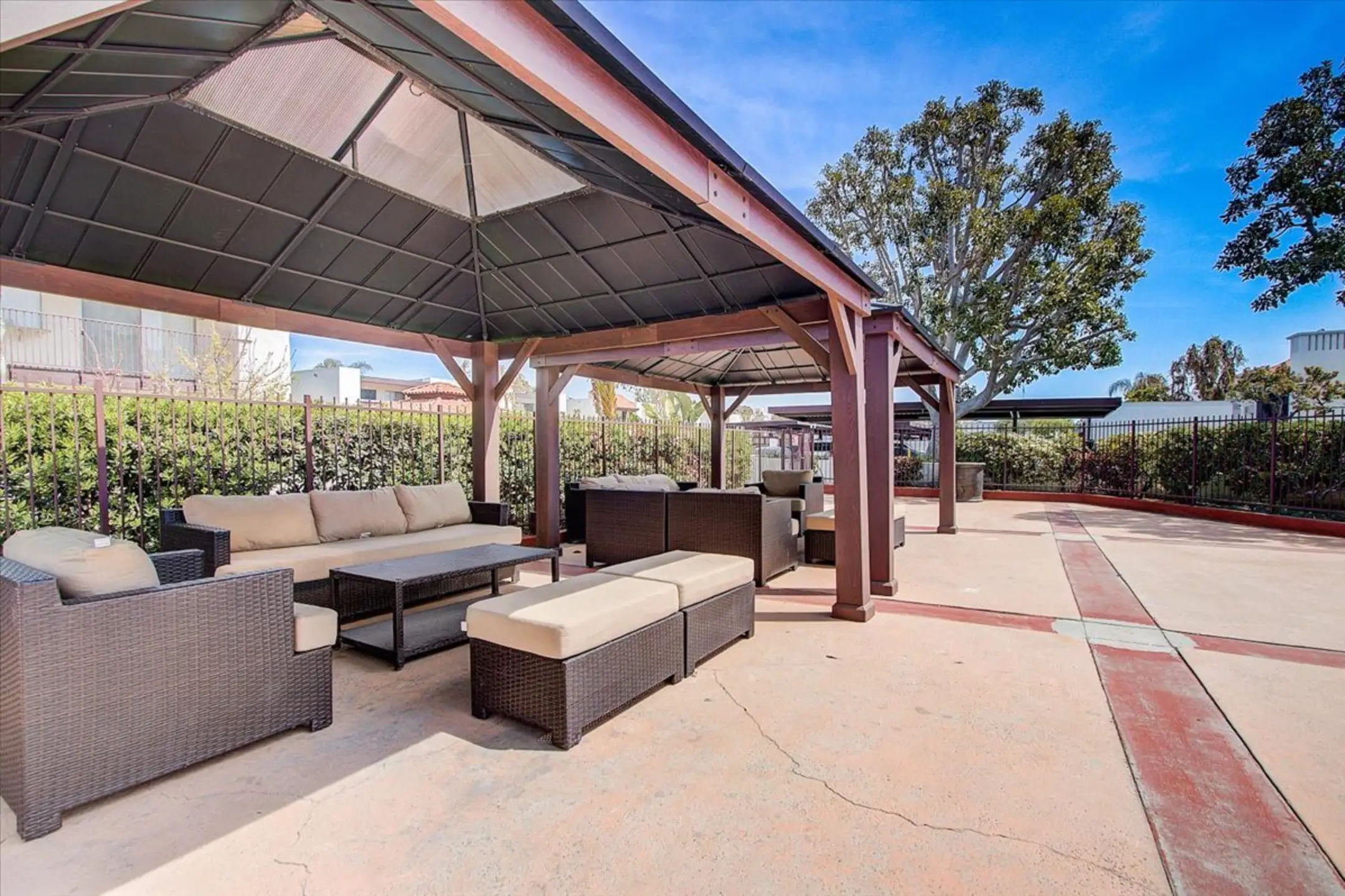 El Cordova Apartments 950 E Del Amo Blvd Carson, CA for Rent Rent.