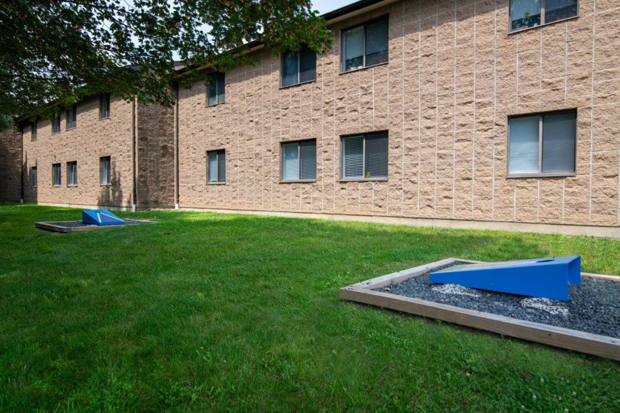 Building - Imperial Gardens Apartment Homes - Middletown, NY