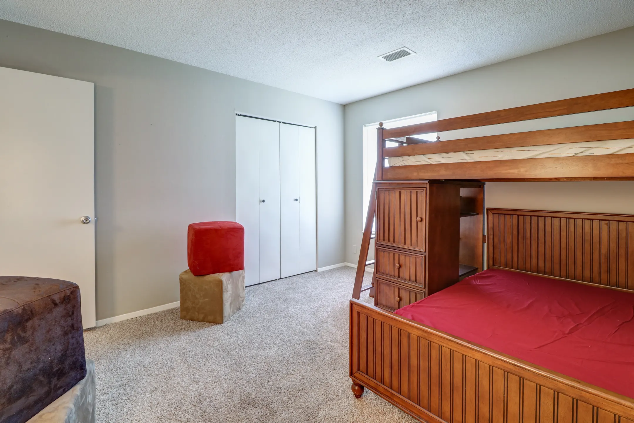 Bedroom - Diamond Valley Apartment Homes - Evansville, IN