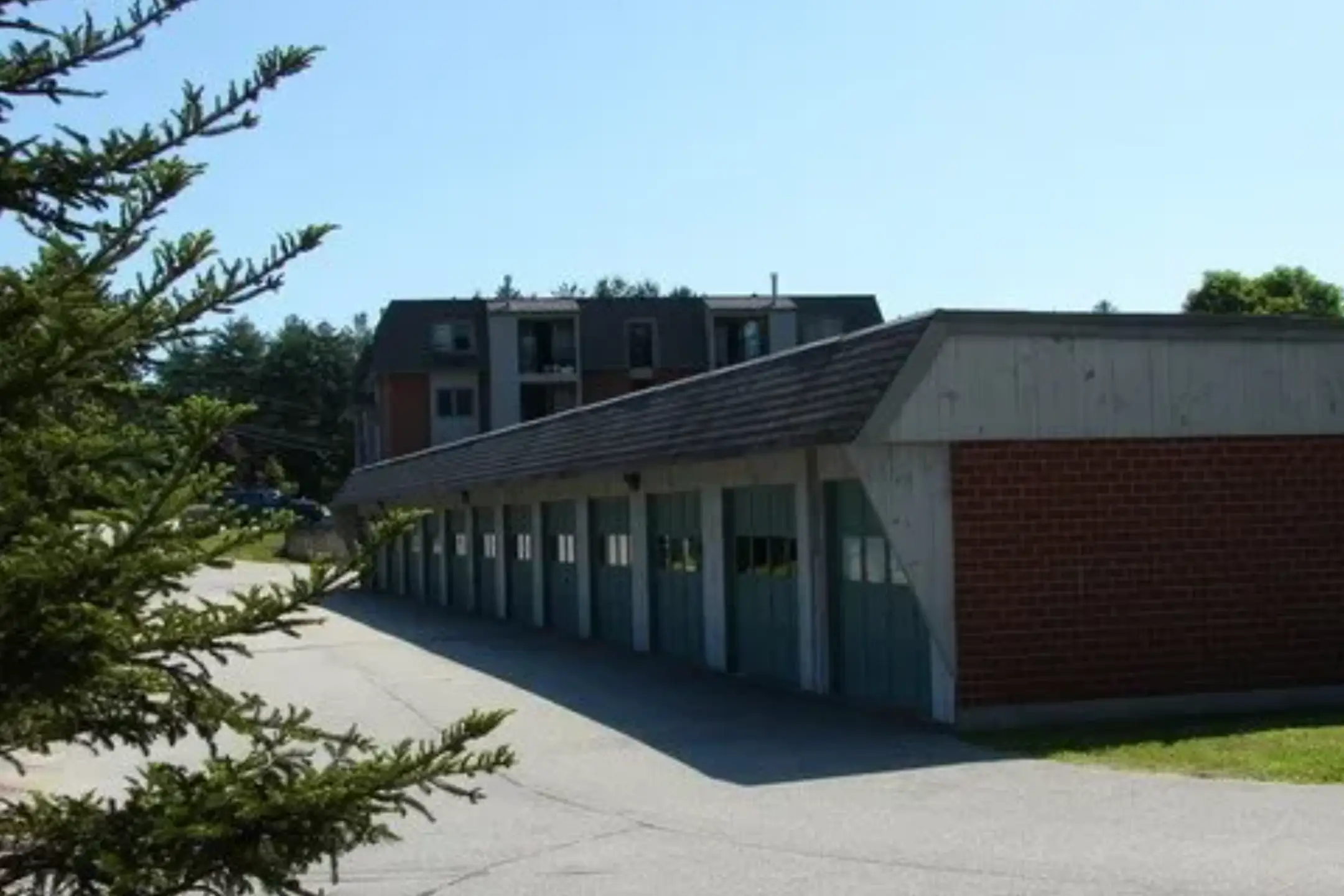 Branch River Apartments Raymond, NH 03077