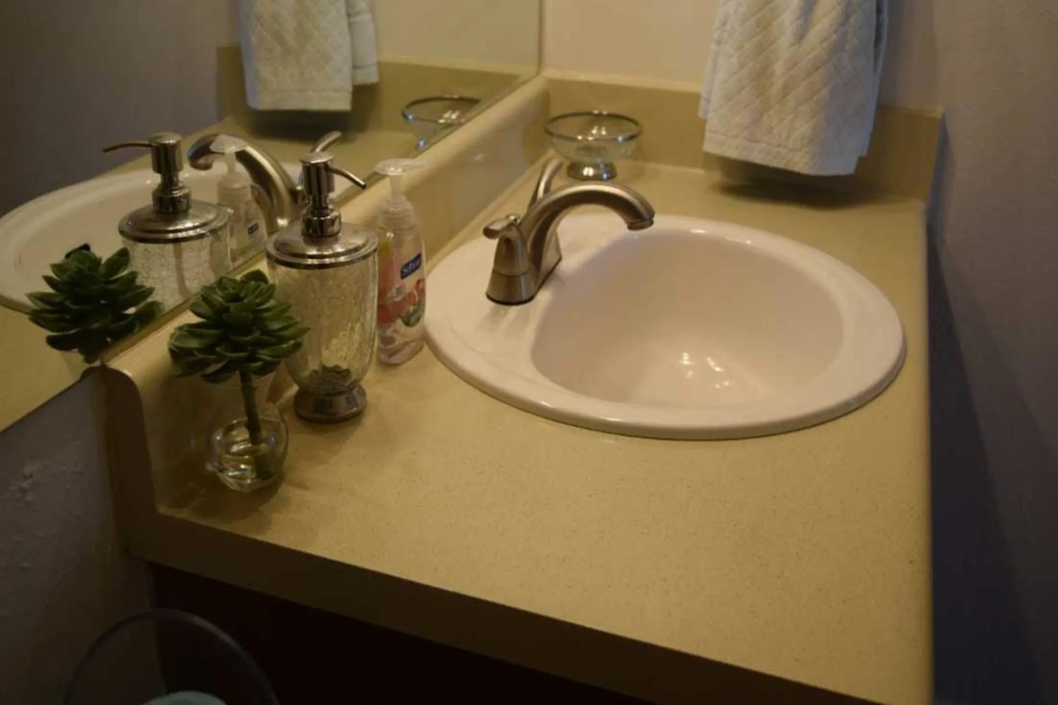 Bathroom - Hunters Point Apartments - College Station, TX