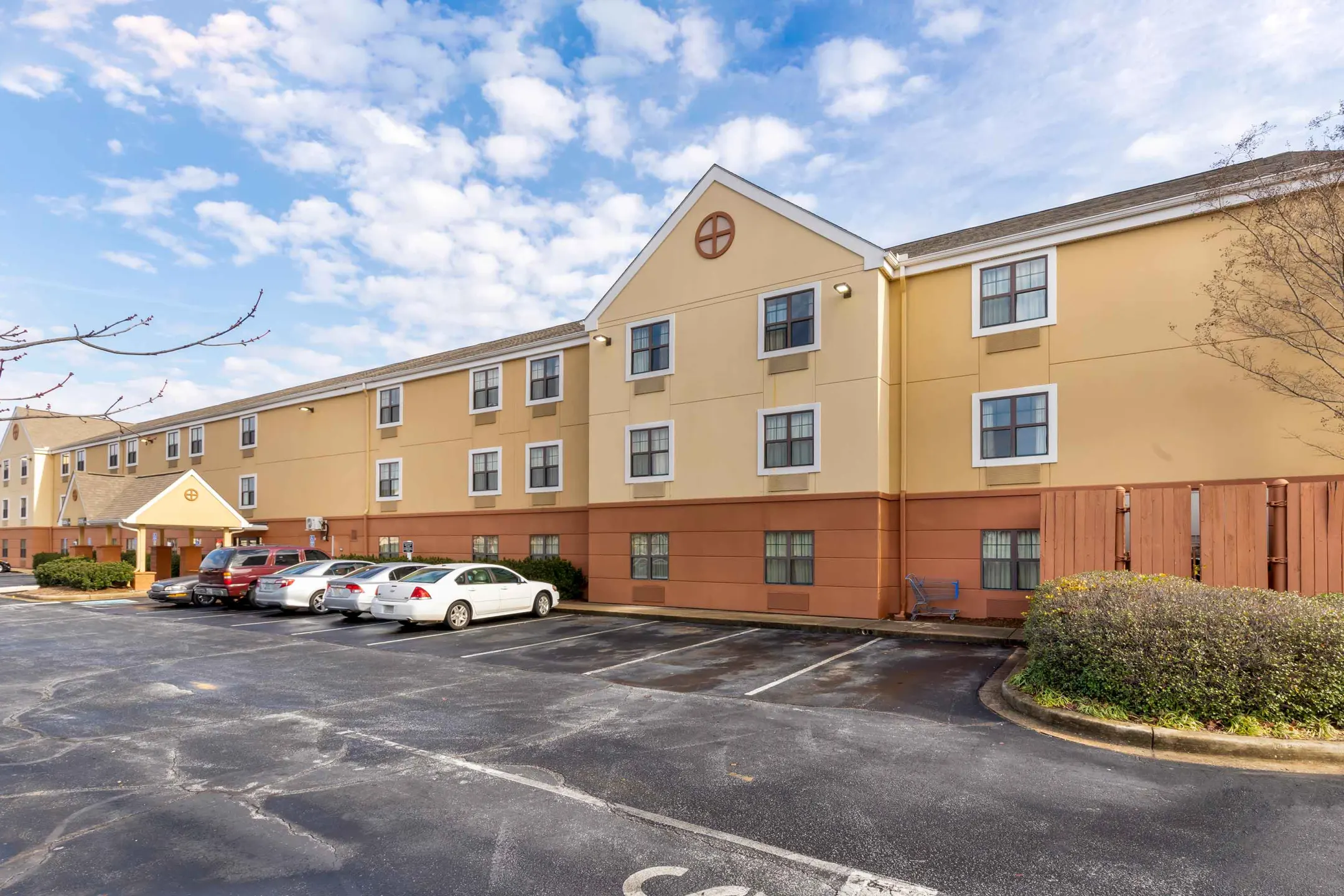 Building - Furnished Studio - Greenville - Airport - Greenville, SC