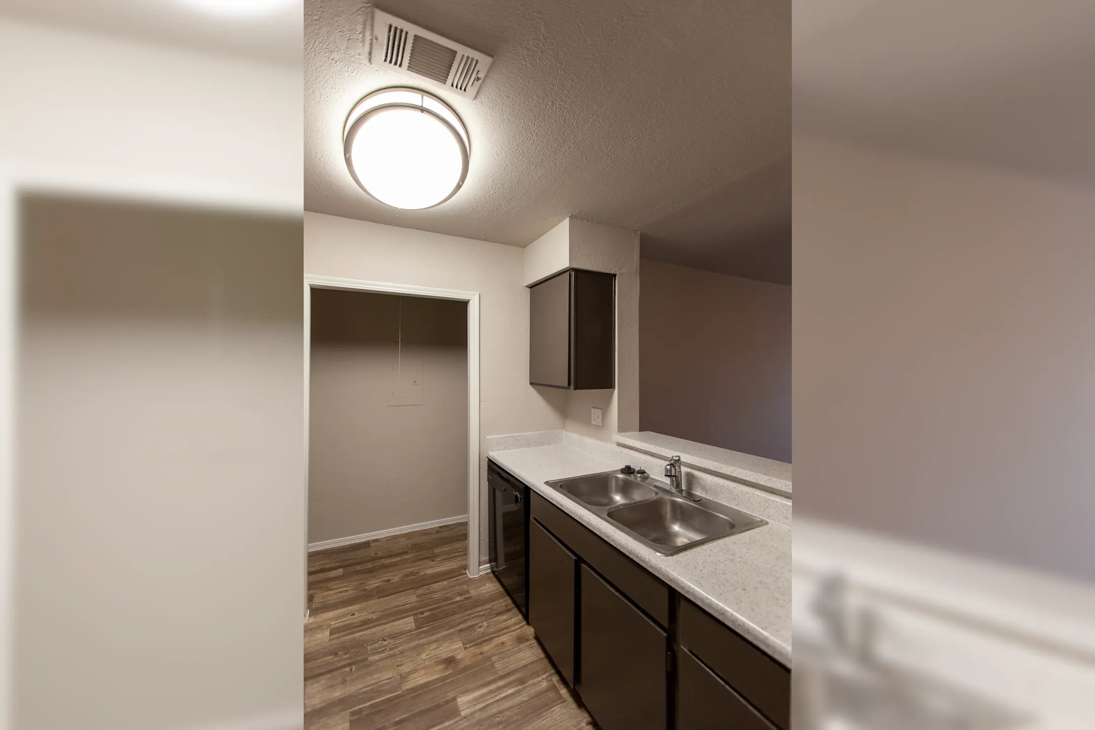 Kitchen - Somerset Park At Union - Tulsa, OK