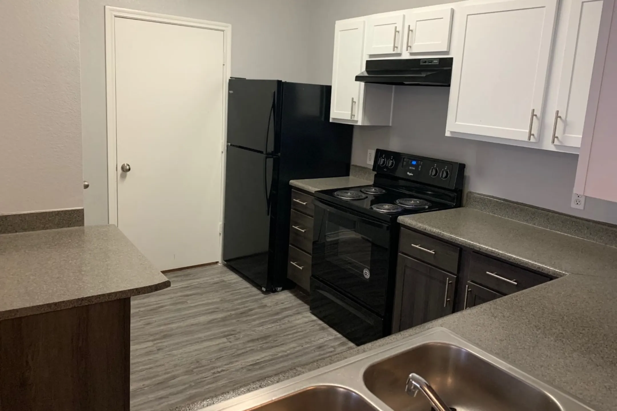 Kitchen - Port Royal Apartment Homes - San Antonio, TX