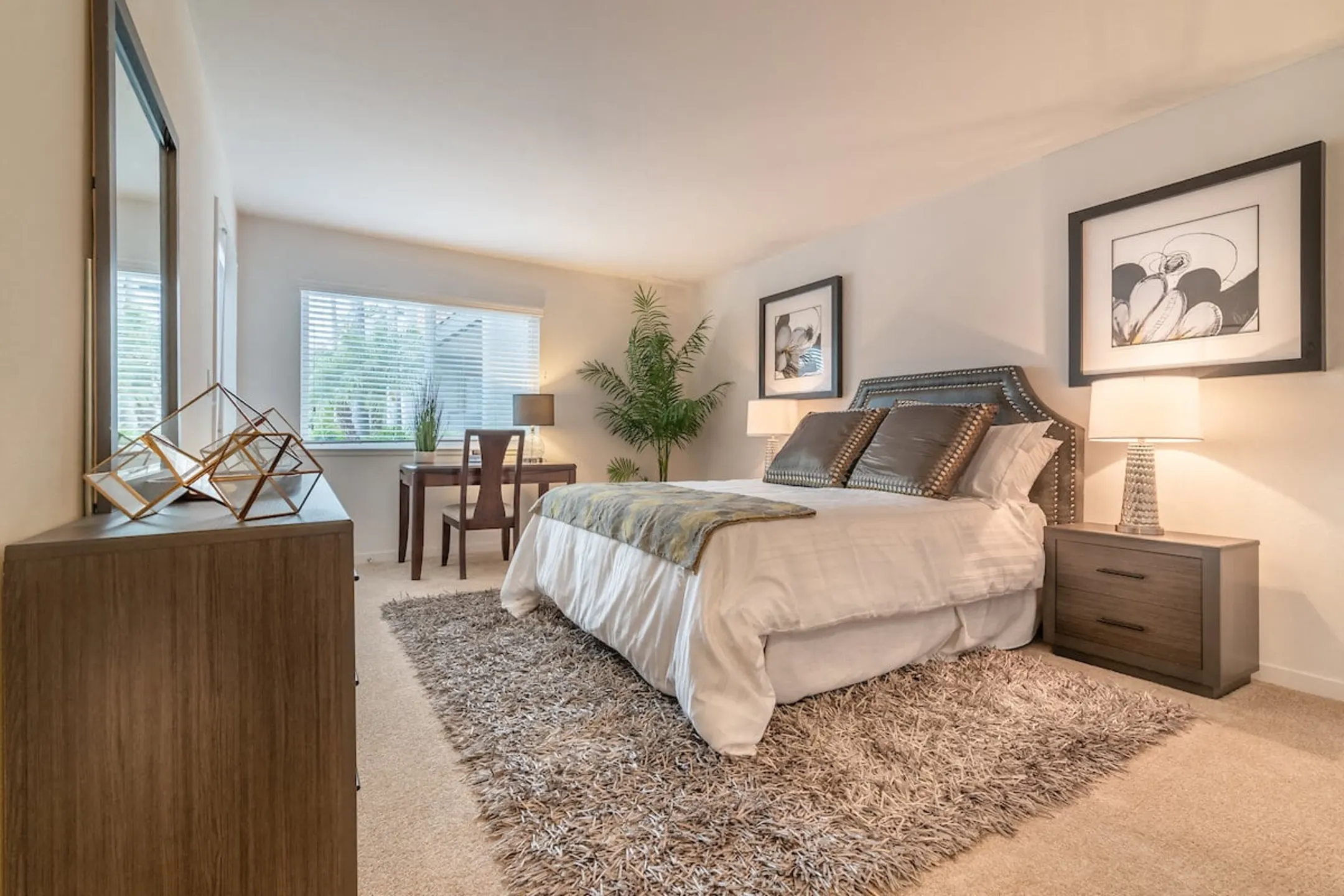 Bedroom - Beverly Plaza Apartments - Long Beach, CA
