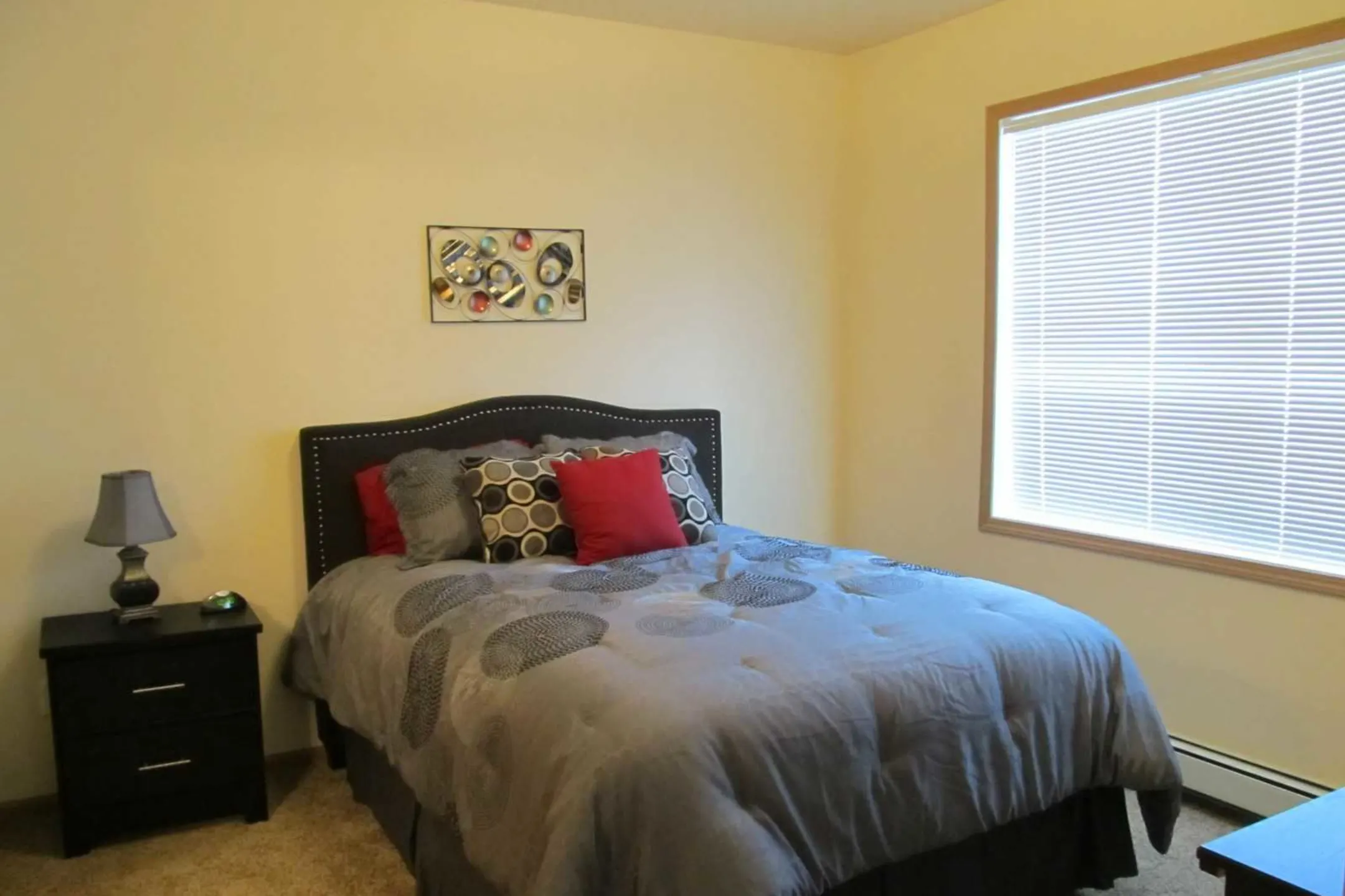 Bedroom - Amber Pointe Apartments - Fargo, ND