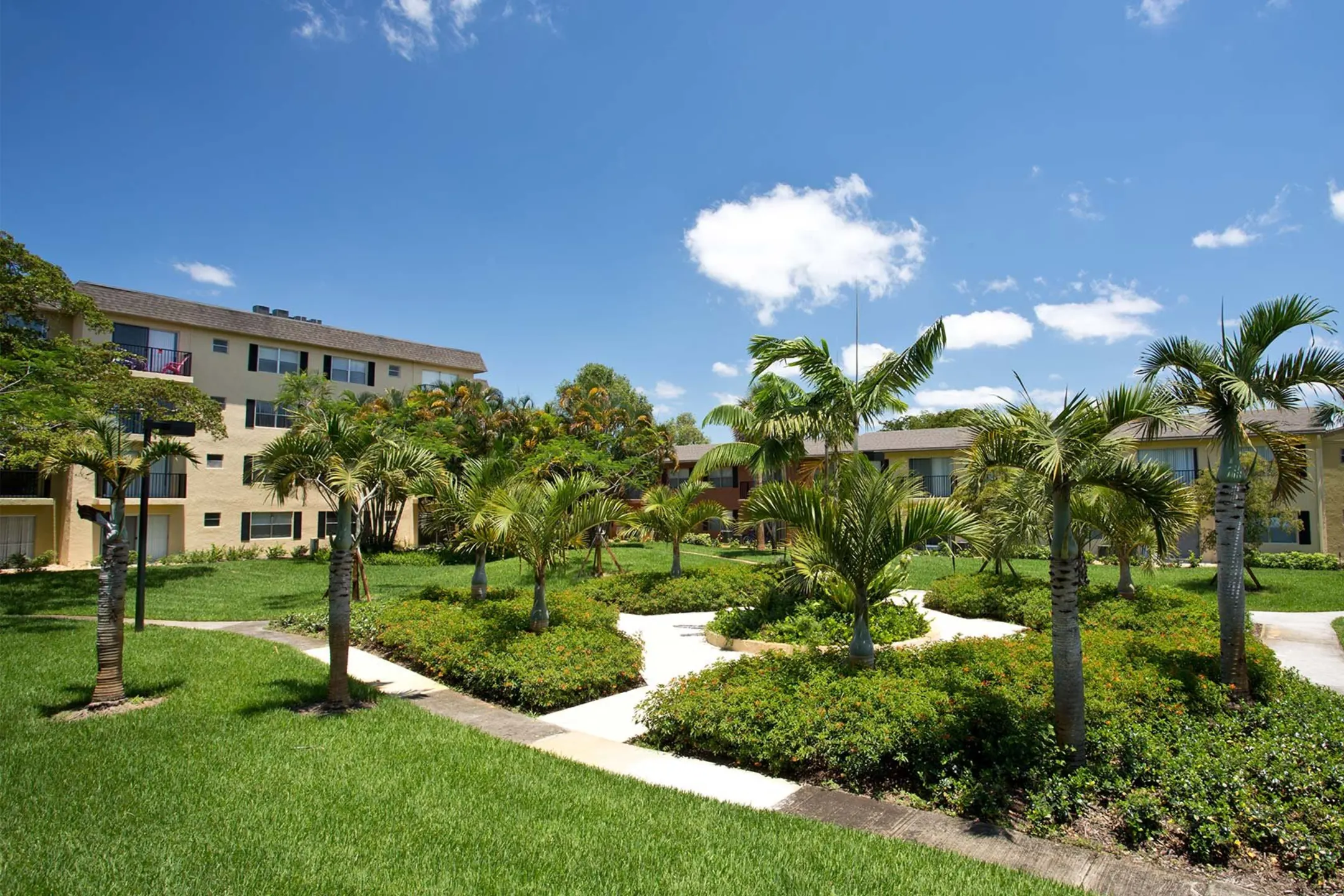 Building - Plantation Gardens Apartment Homes - Plantation, FL