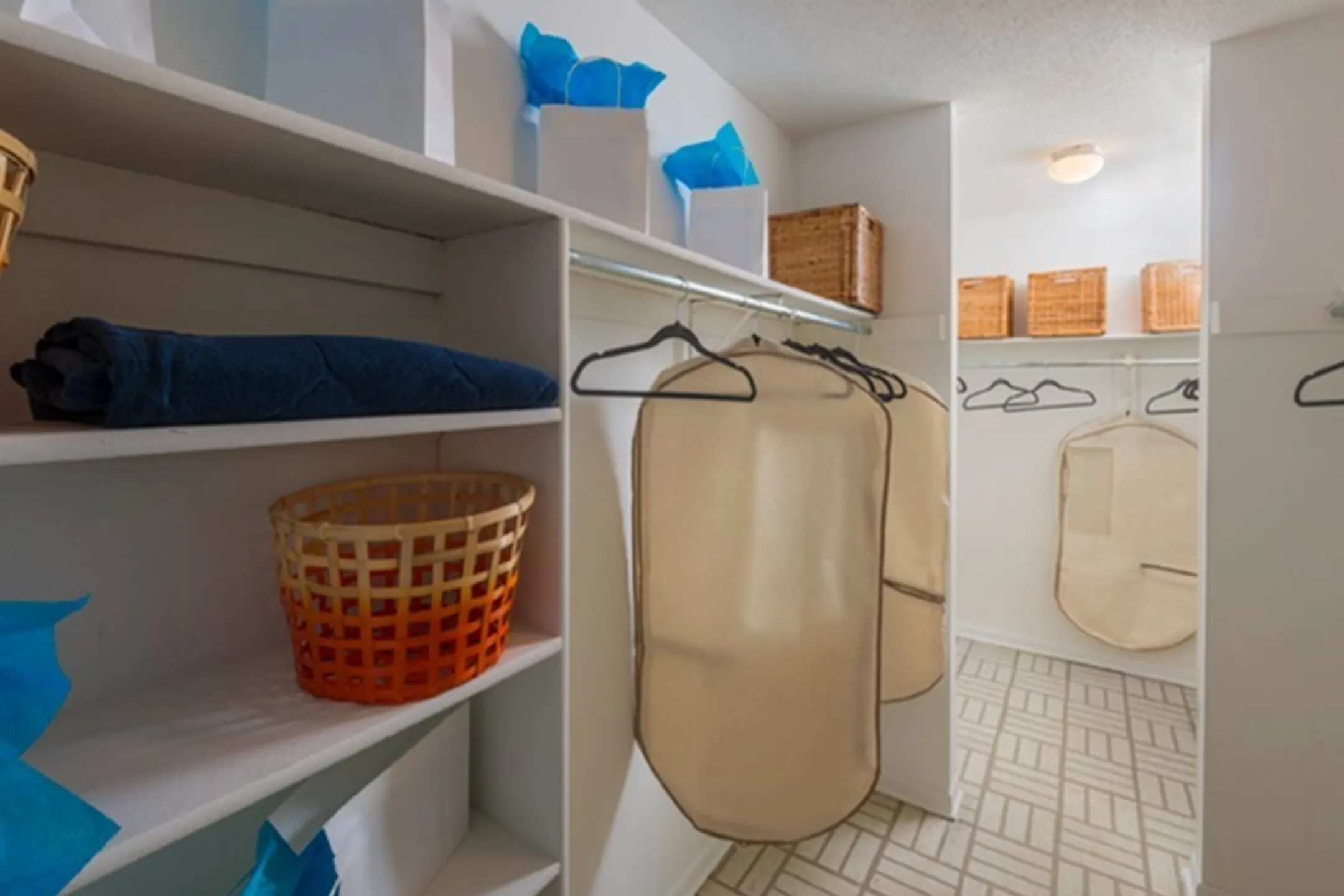 Hidden Lake Town And Country Apartments Apartments North Brunswick, NJ 08902