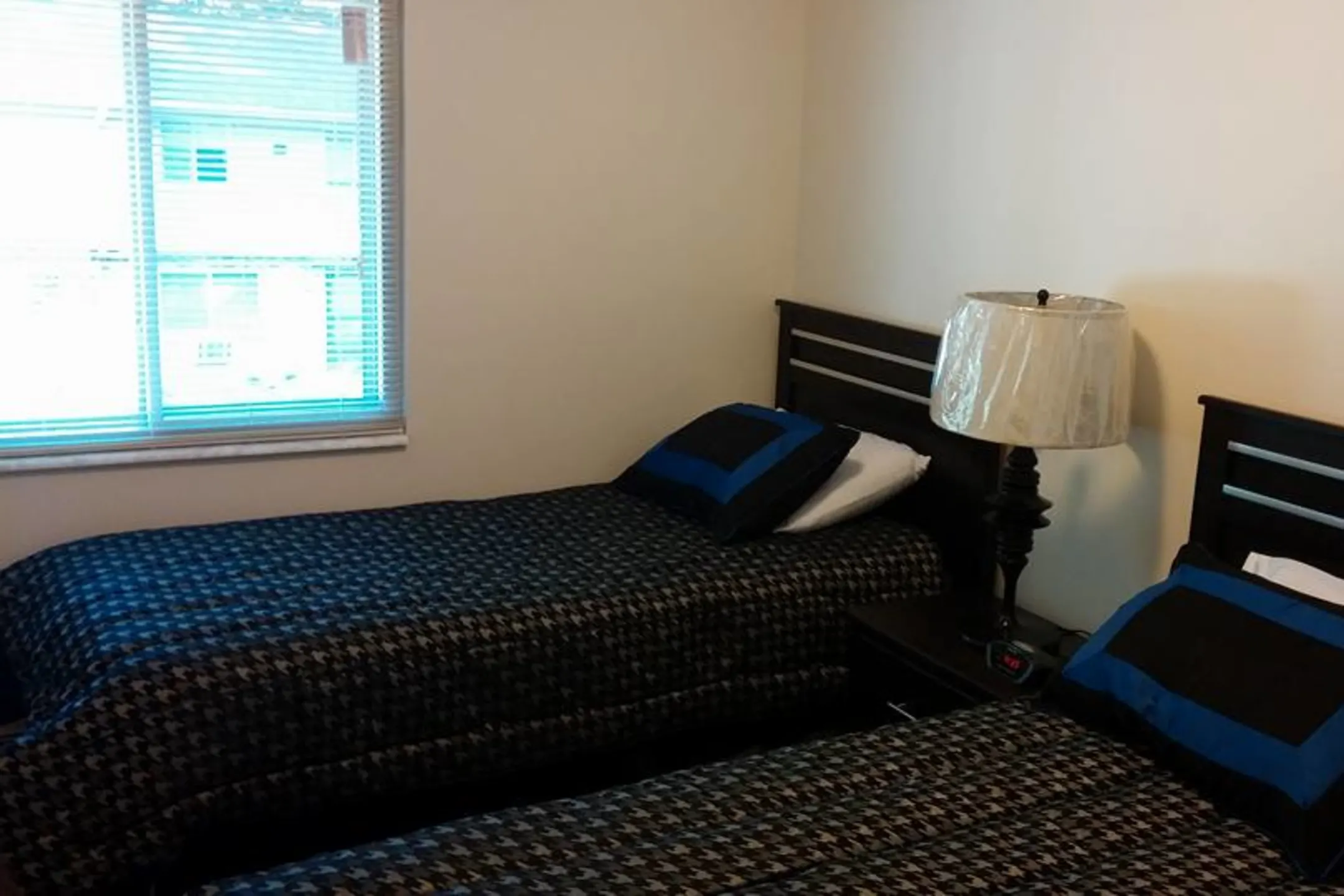 Bedroom - Oak Hill Apartments - Franklin, PA