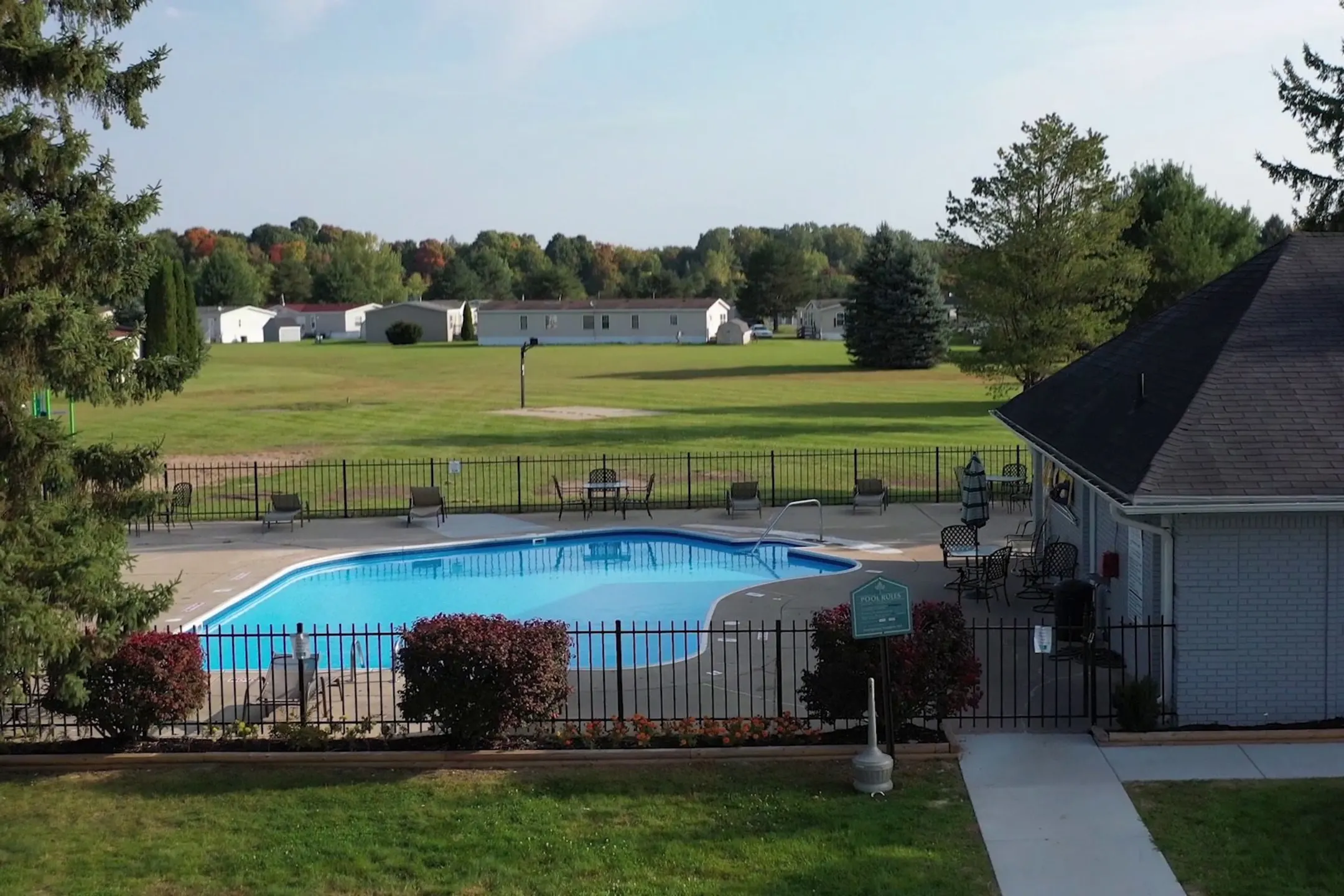 Pineview Estates 6152 N Genesee Rd Flint, MI Apartments for Rent