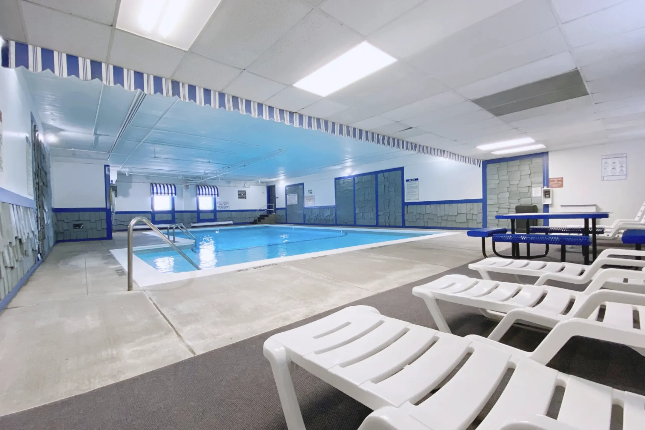 Pool - Southgate Apartments - Bloomington, MN