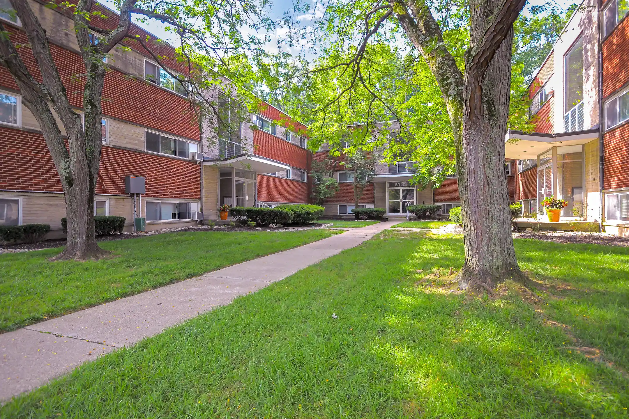 The Cliffs Apartments & Dixmyth Hills Cincinnati, OH 45220