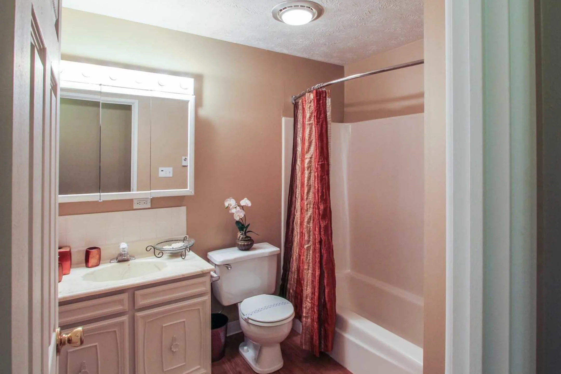 Bathroom - Hillbrook Apartments - Youngstown, OH