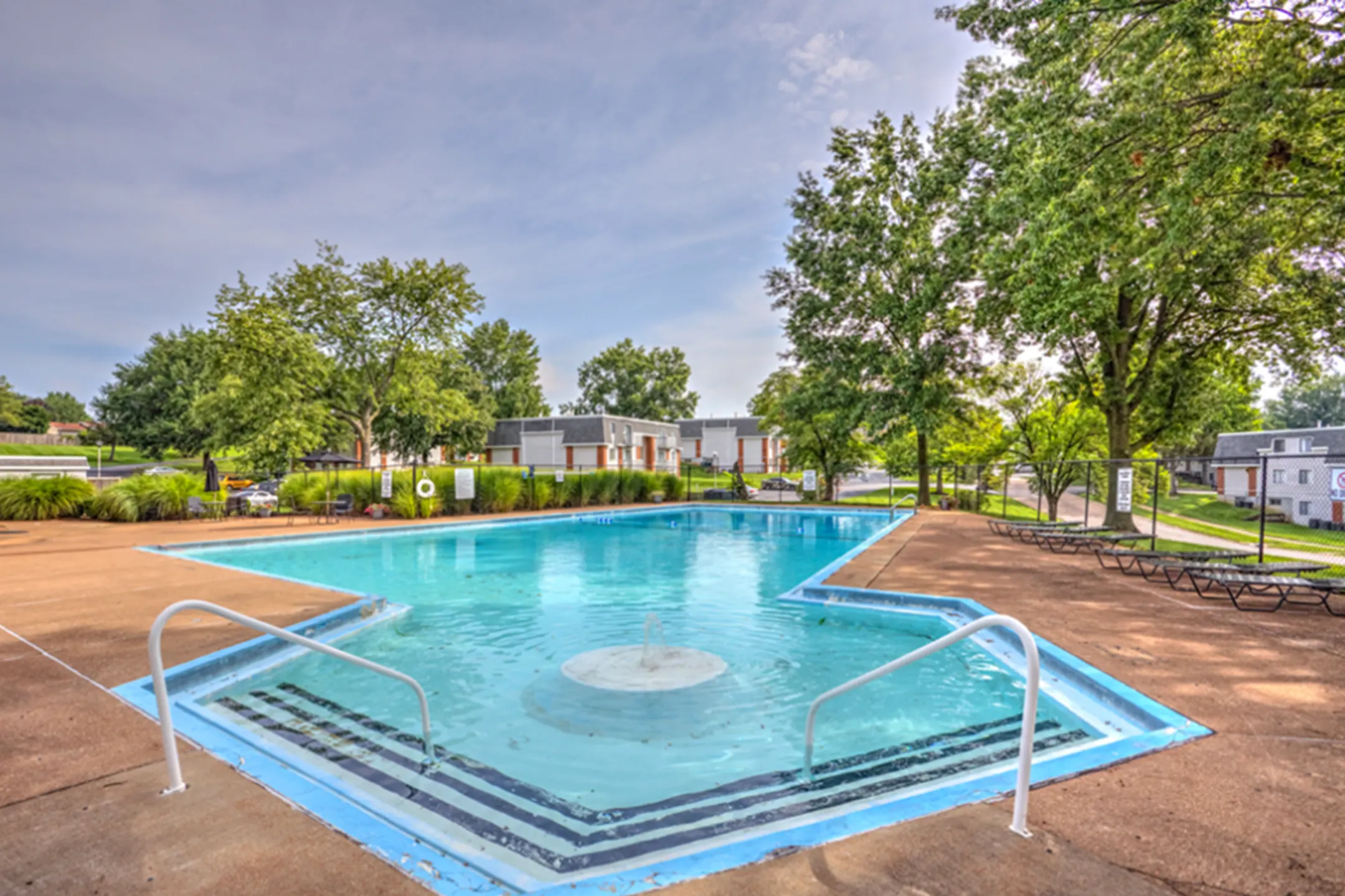 Heatherton Estates Apartments Florissant, MO 63033