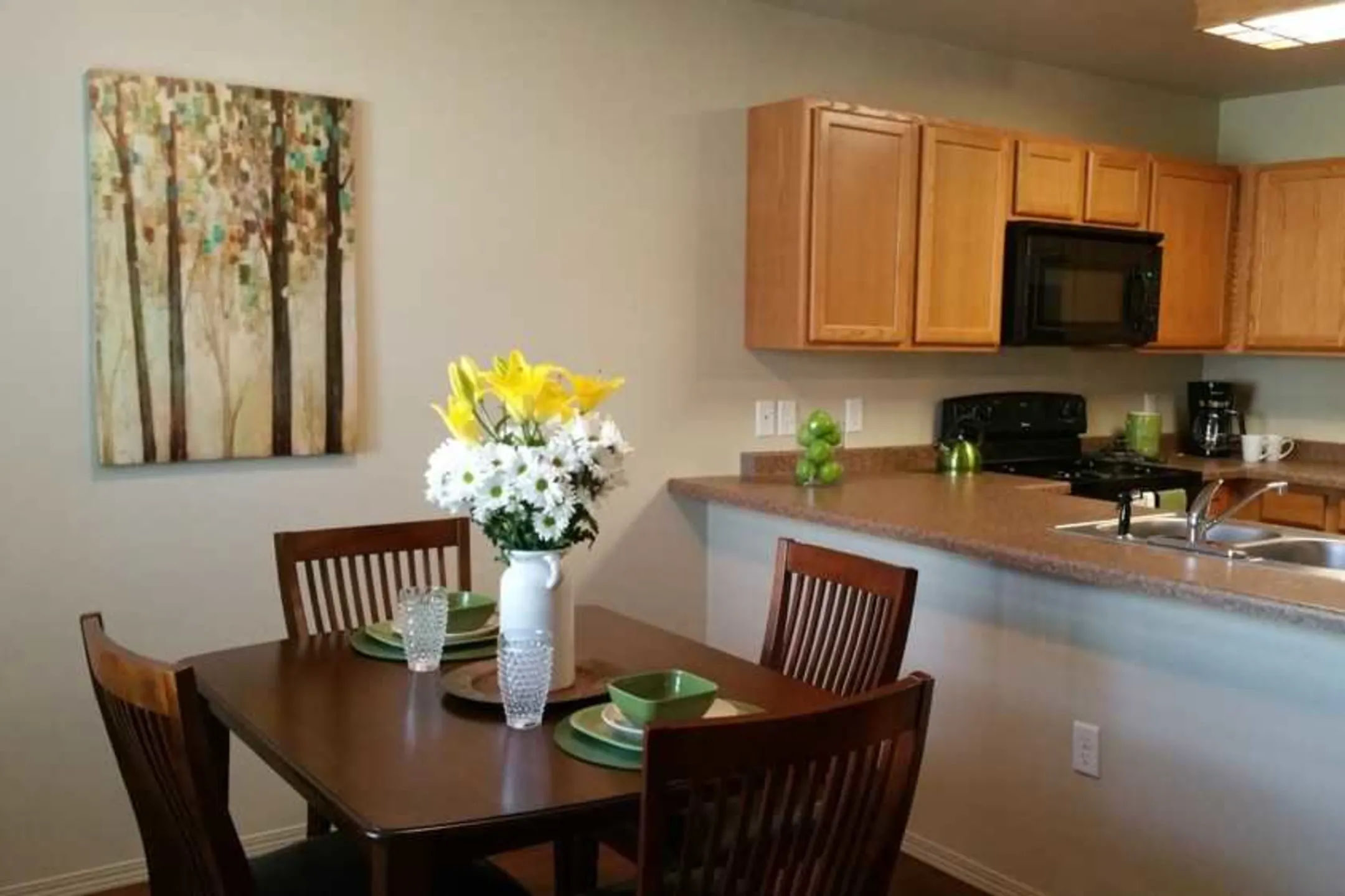 Kitchen - Prairie Meadows Townhomes - New Town, ND