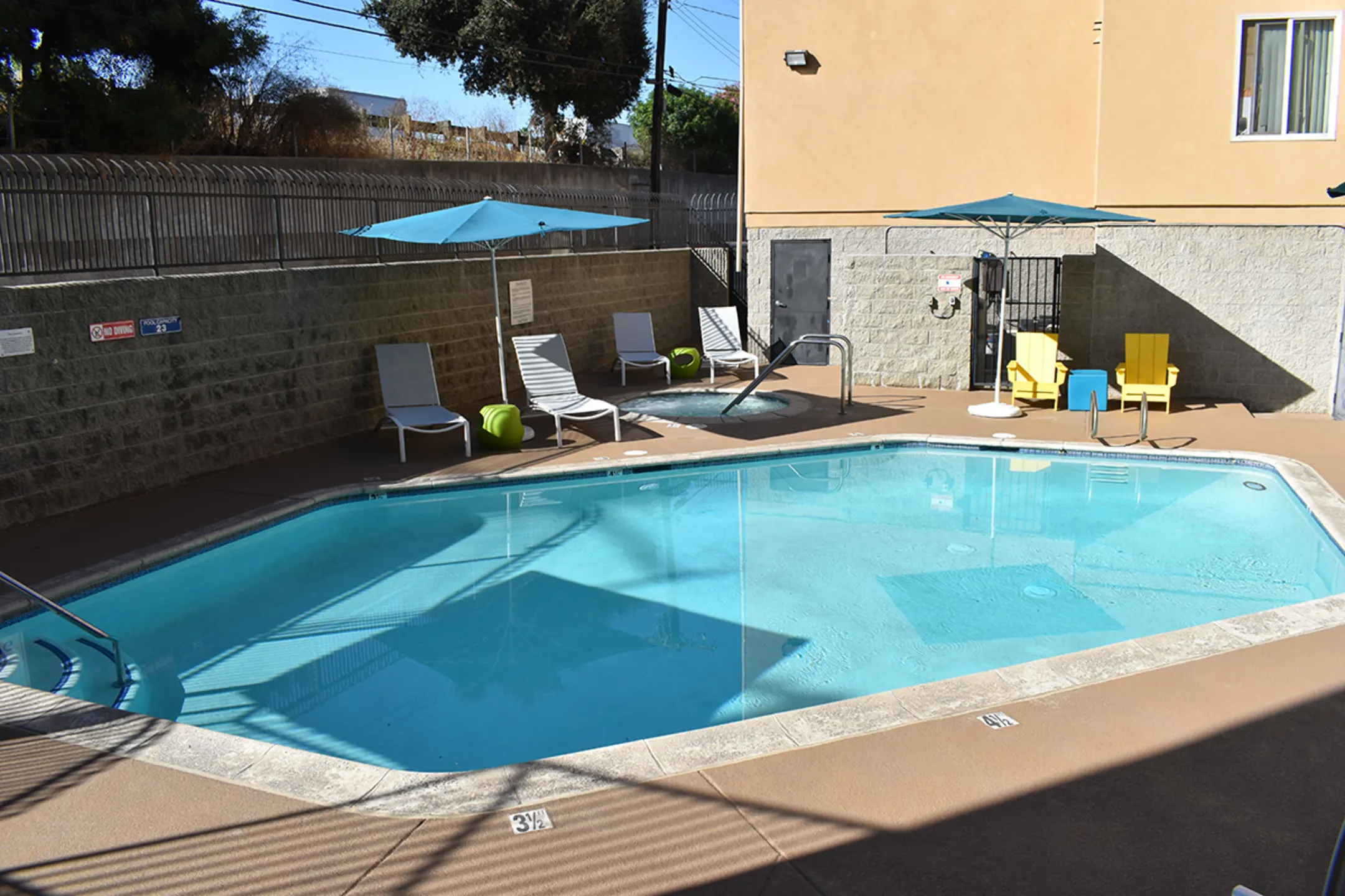 Encino Palms 17600 Burbank Blvd Encino, CA Apartments for Rent Rent.