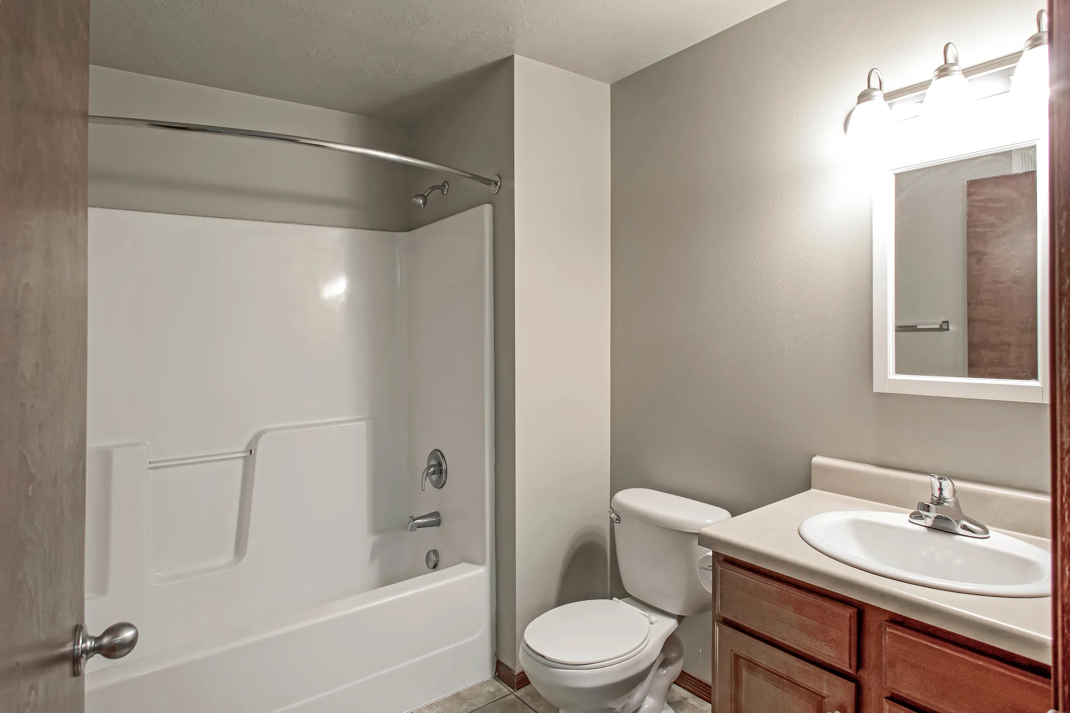 Bathroom - Auburn Manor Apartments - Sioux Falls, SD